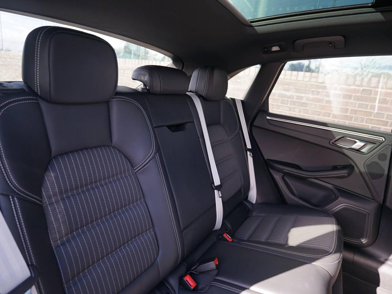 Porsche Macan view 27