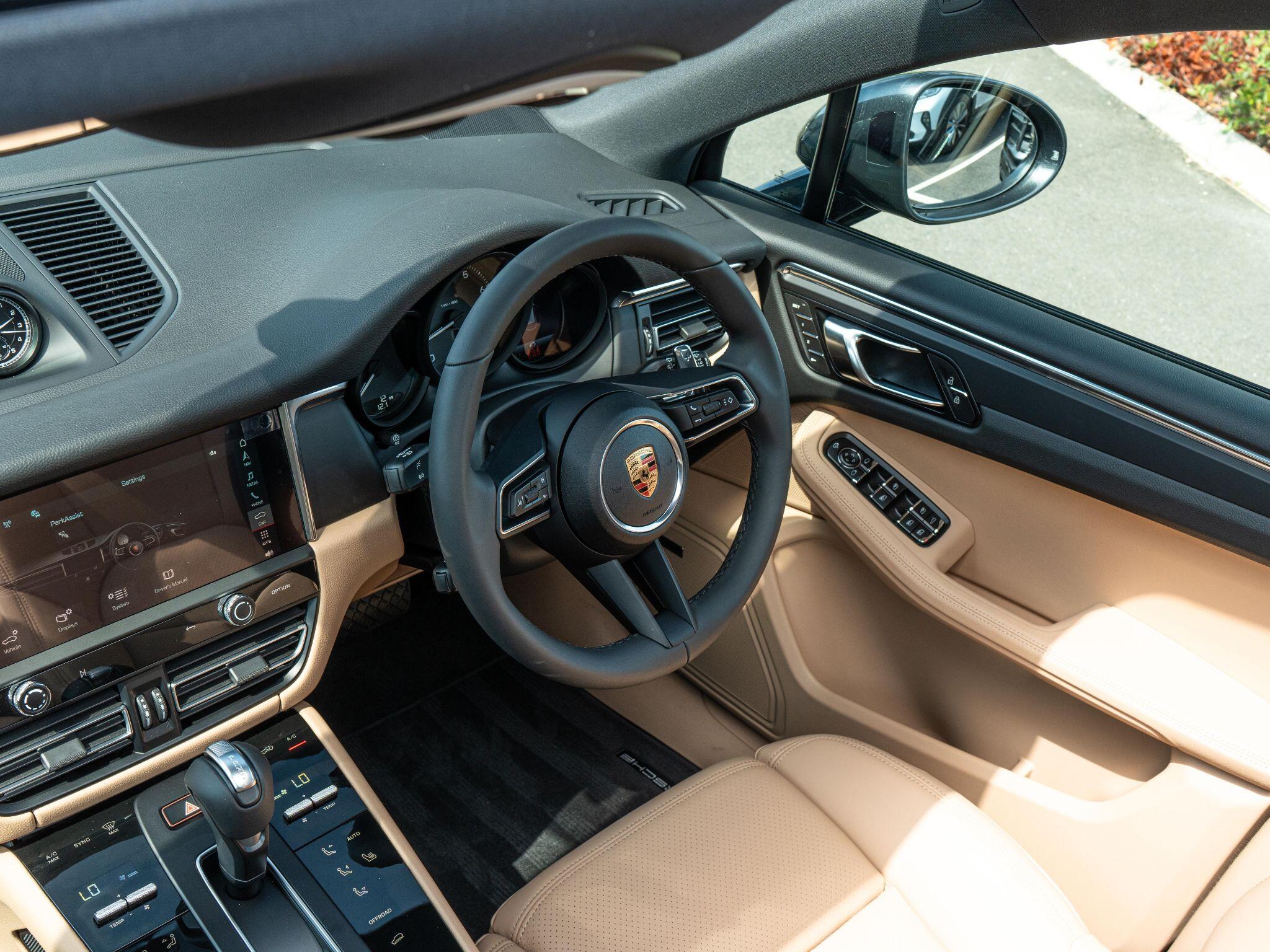 Porsche Macan view 31