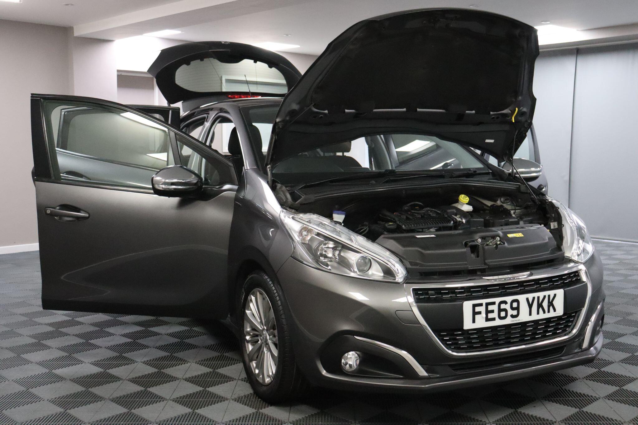 Peugeot 208 view 15