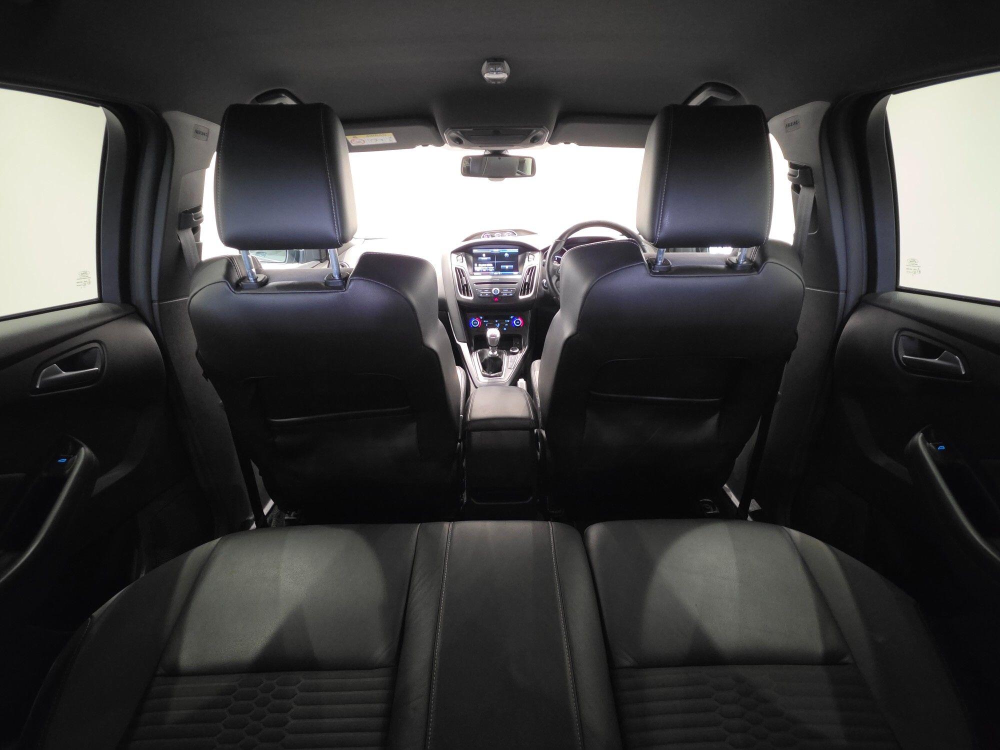 Ford Focus view 19