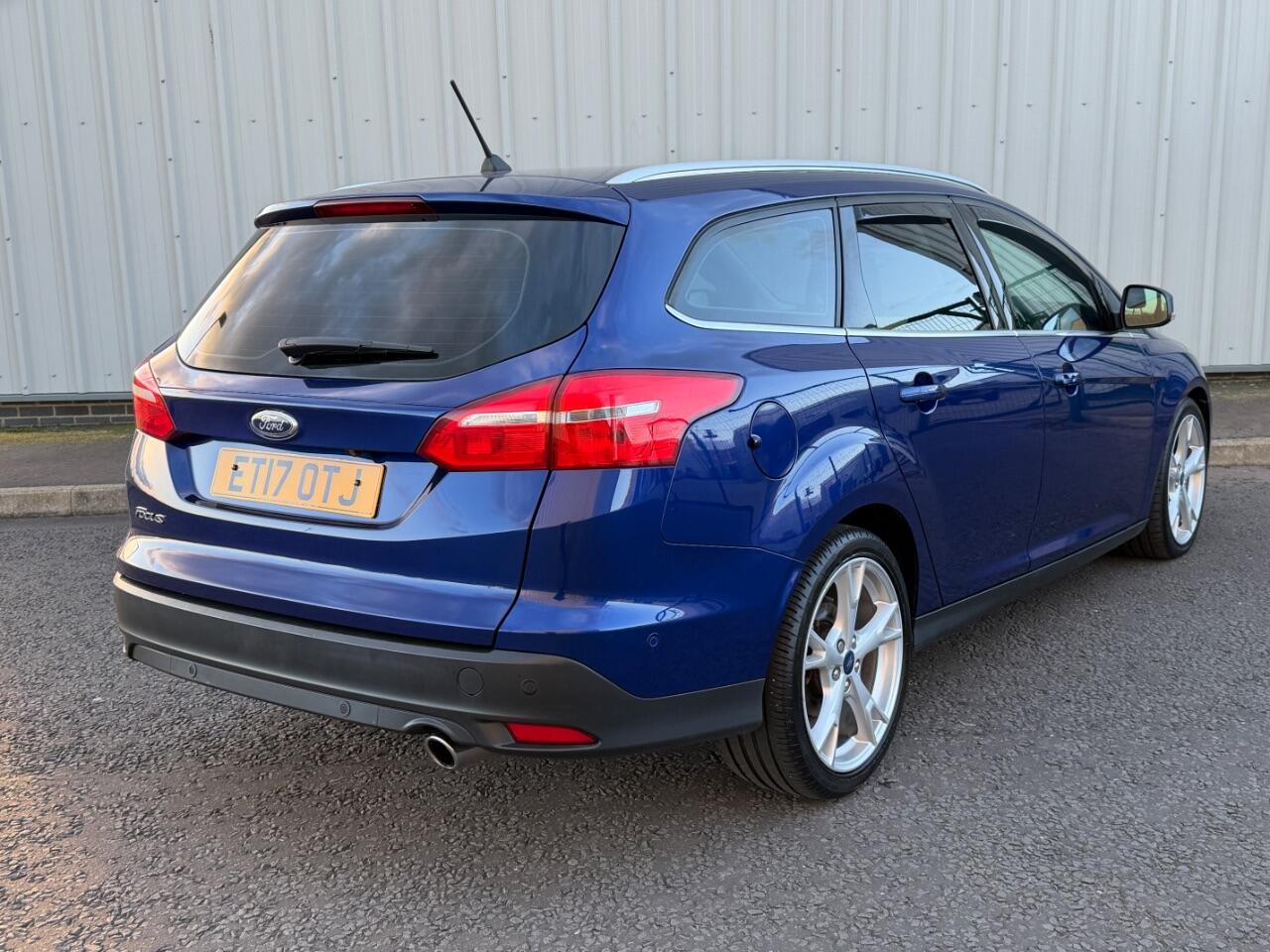 Ford Focus view 9