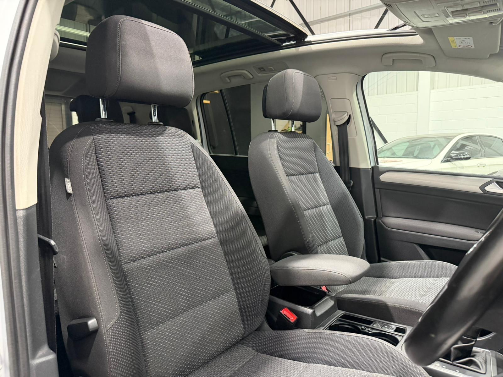 Volkswagen Touran view 17