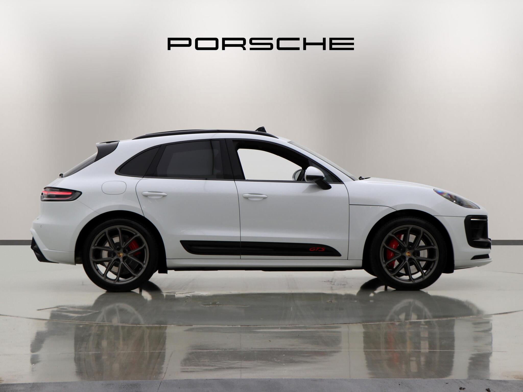 Porsche Macan view 5