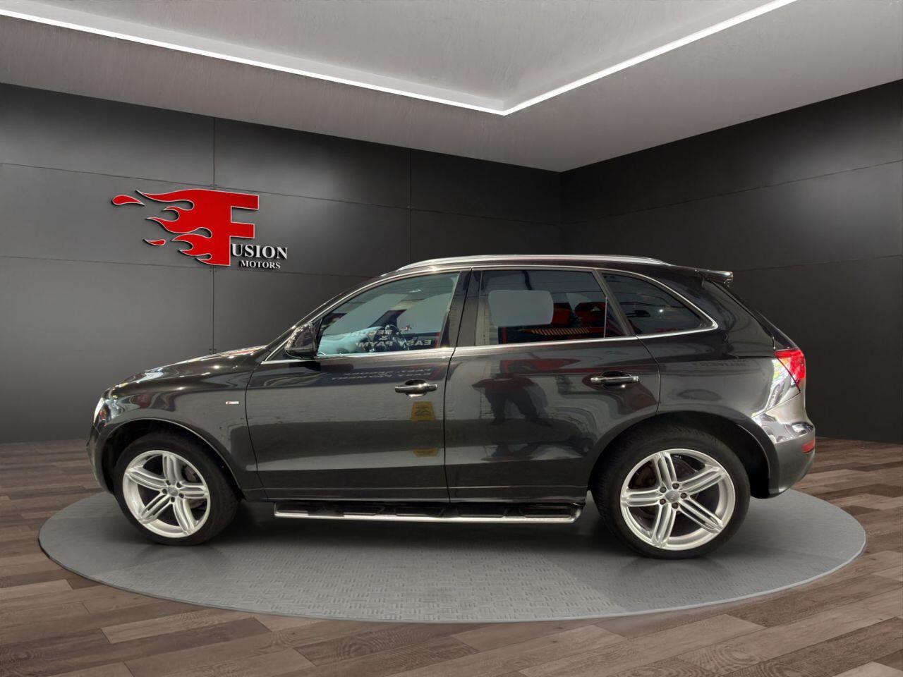 Audi Q5 view 4