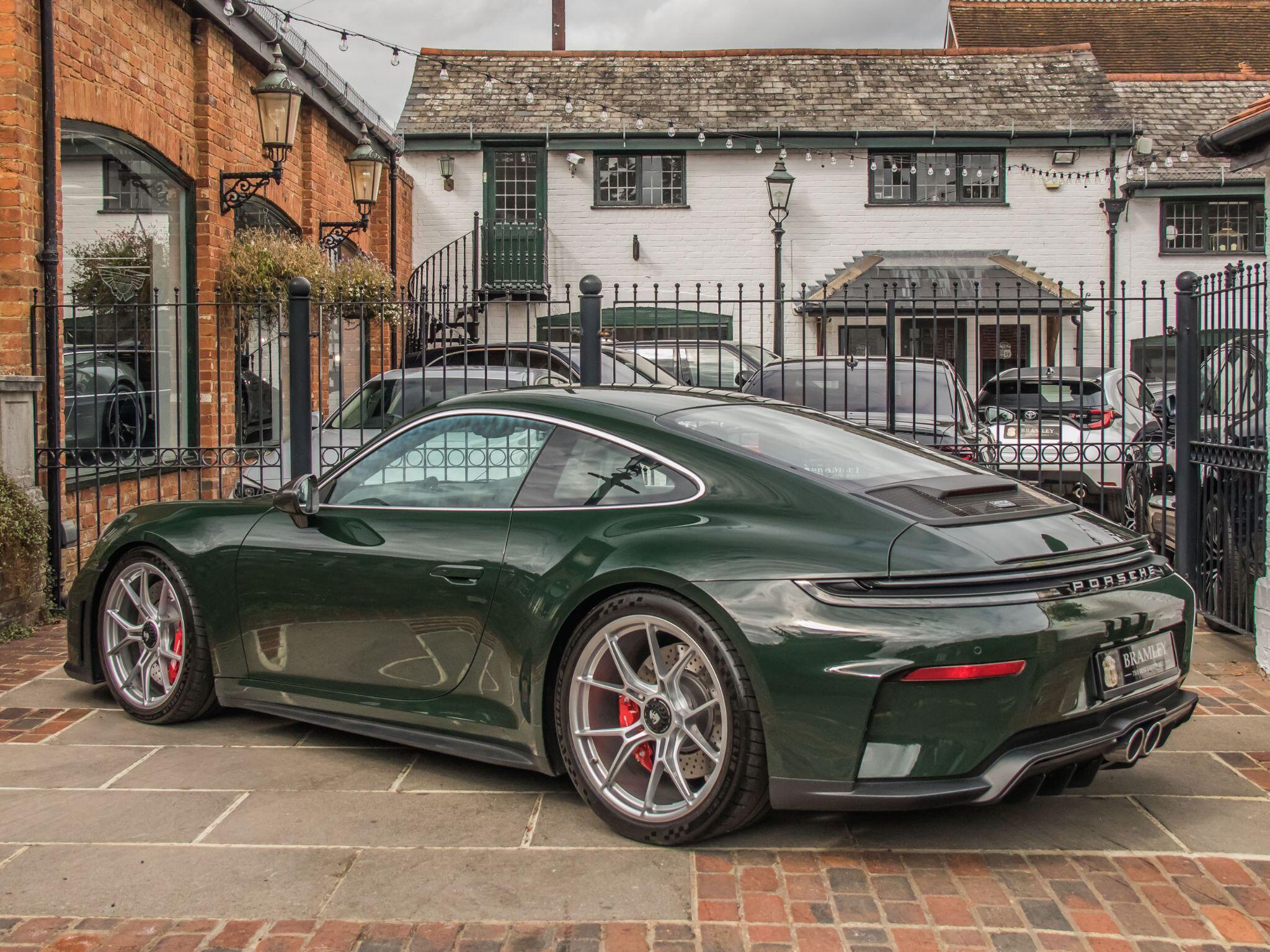 Porsche 911 view 8