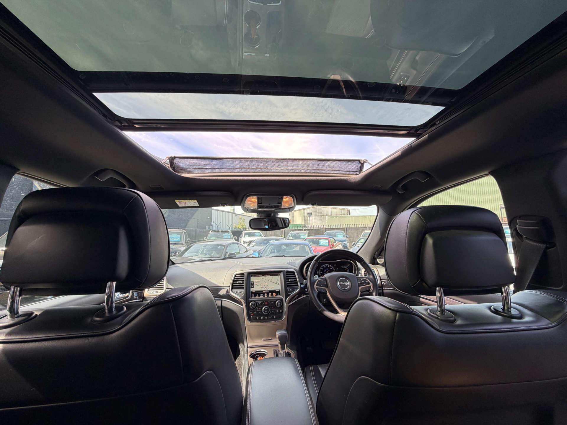 Jeep Grand Cherokee view 15