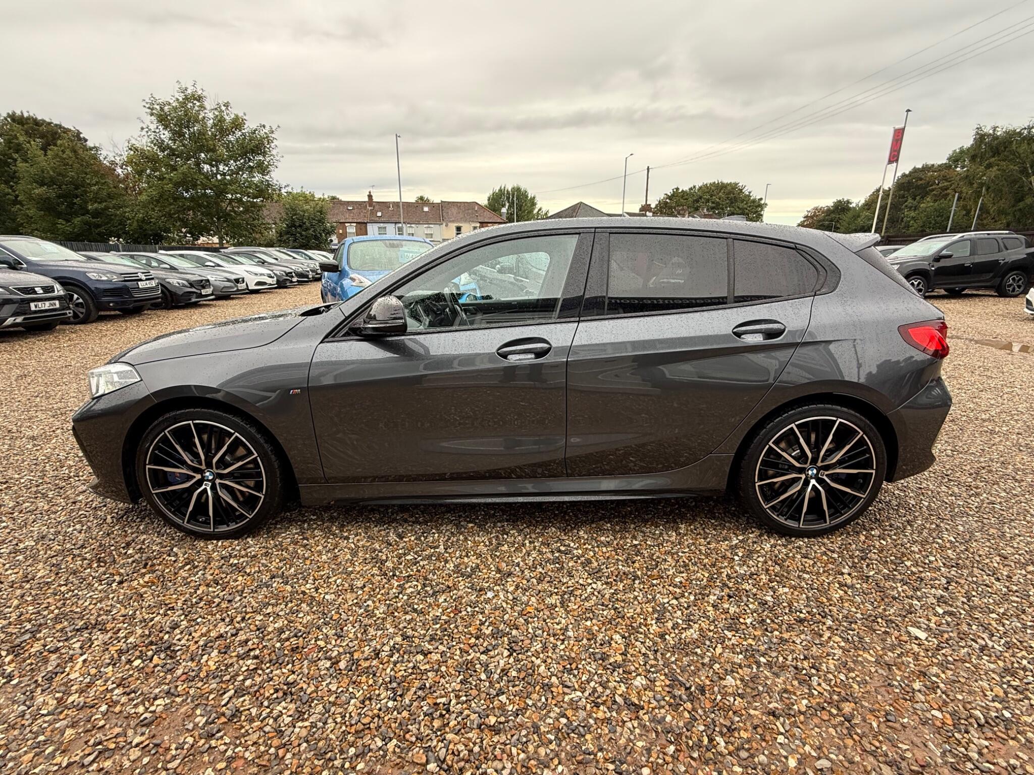 BMW 1 Series view 6