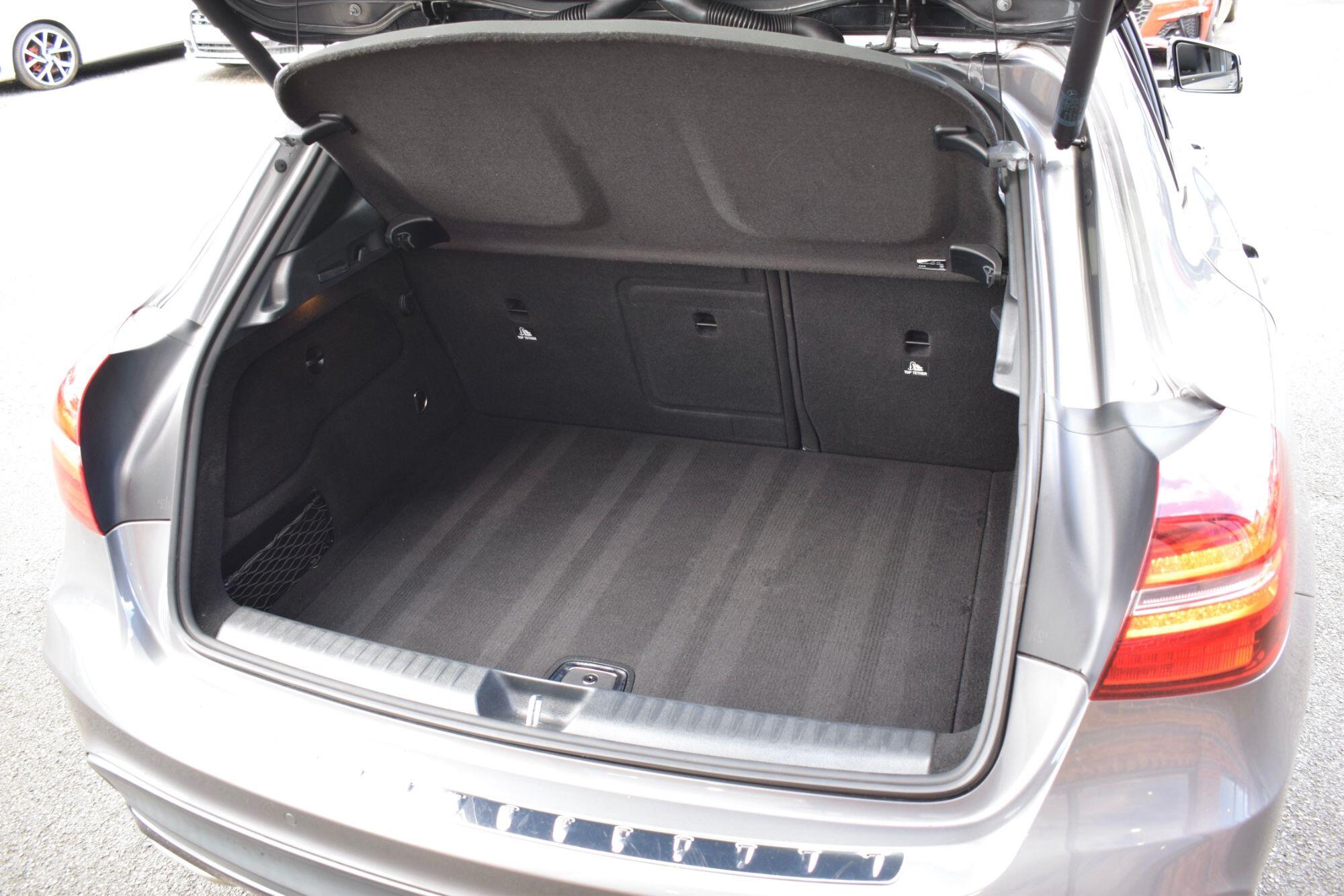 Mercedes-Benz GLA view 26
