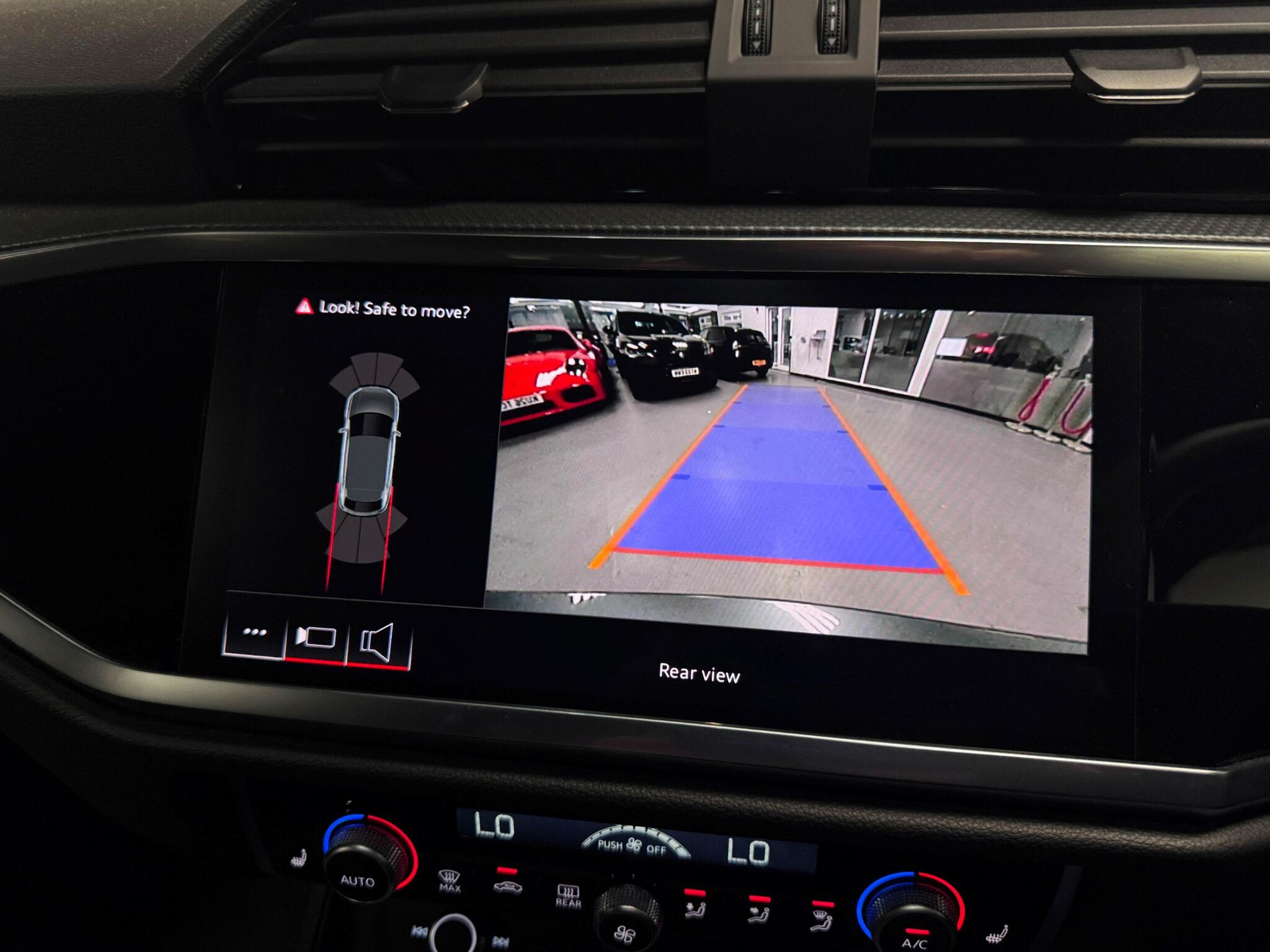 Audi Q3 view 11