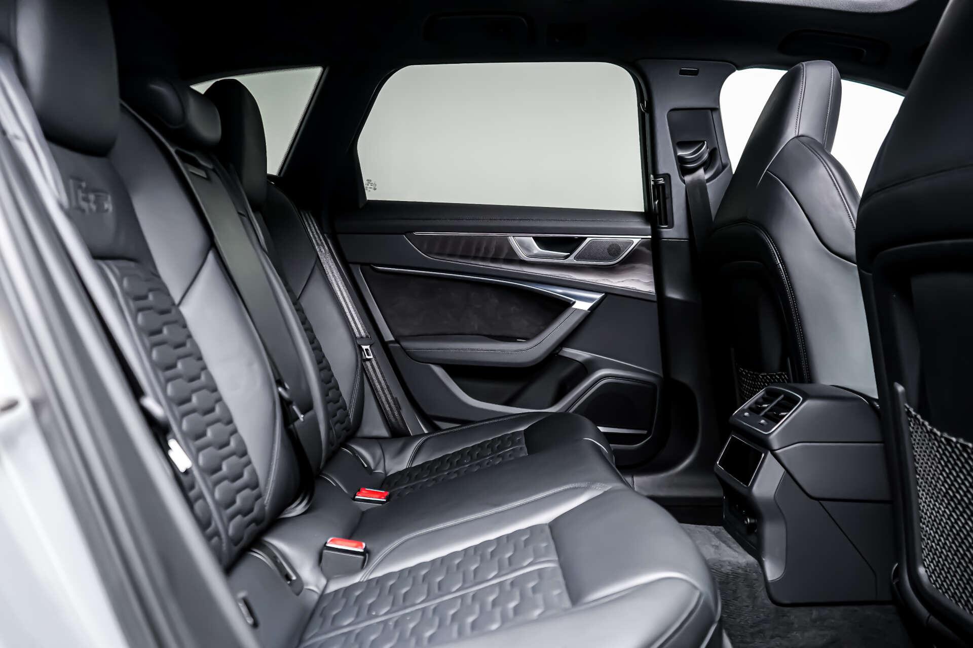 Audi RS6 Avant view 9