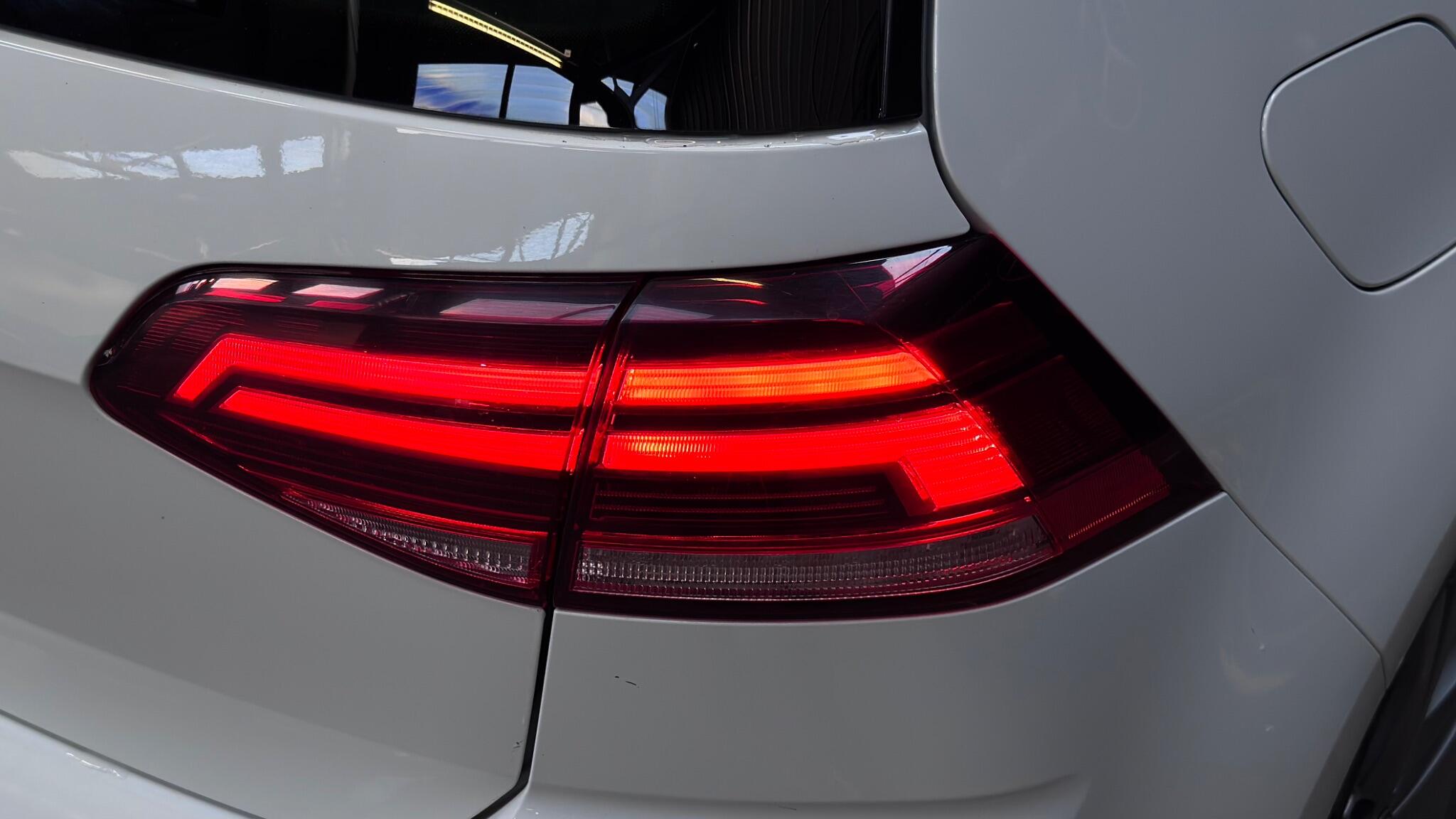 Volkswagen Golf view 20