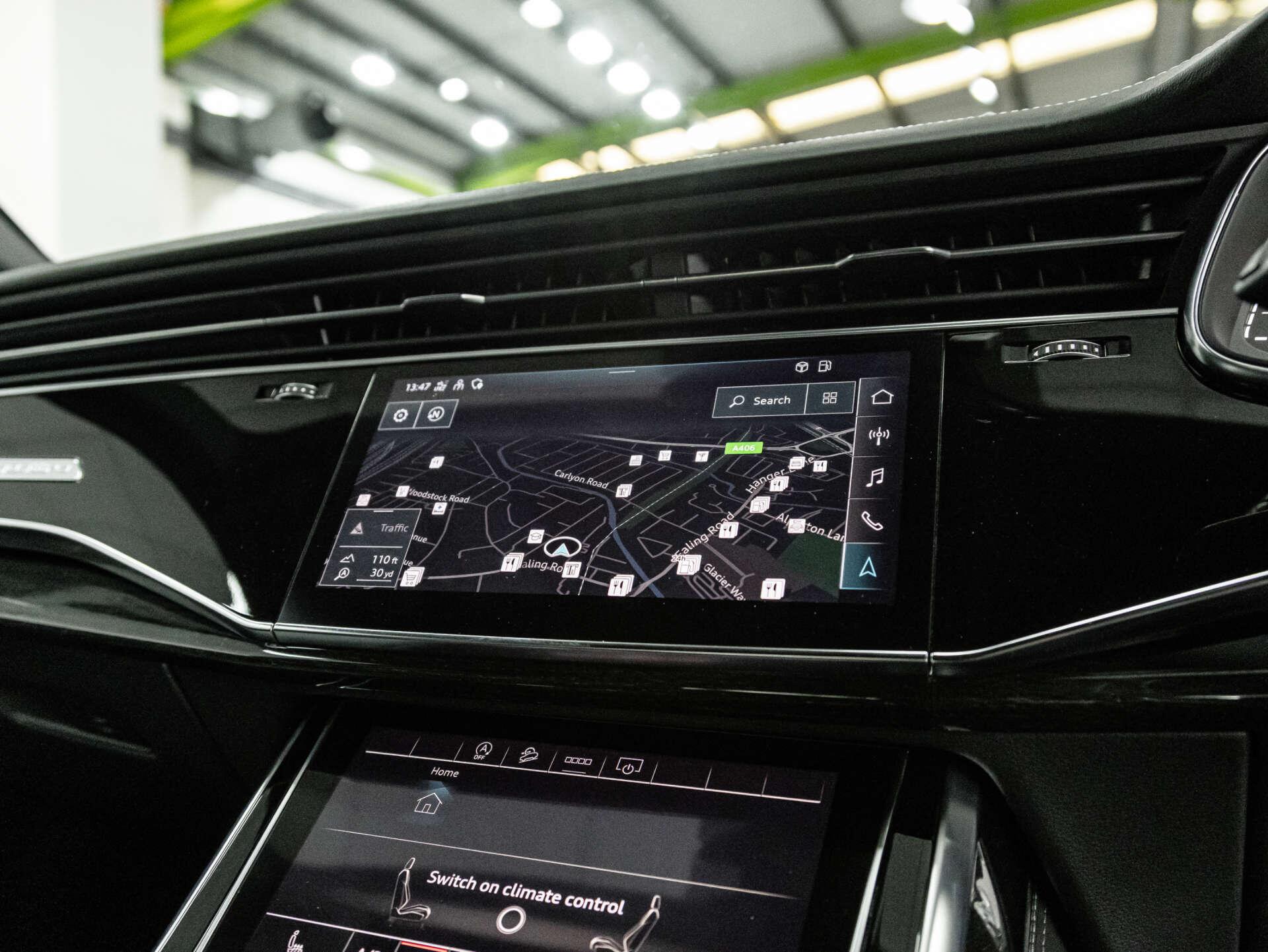 Audi SQ8 view 55