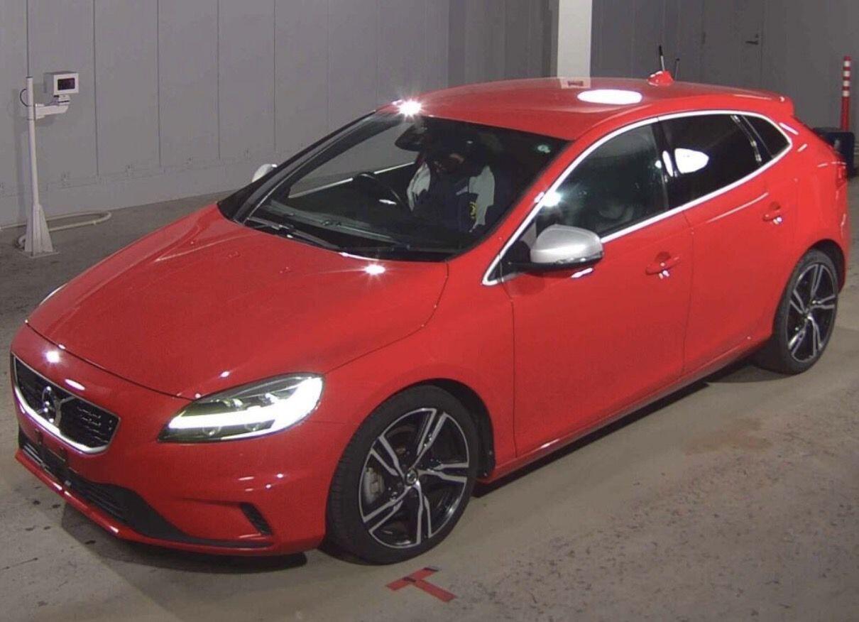 Volvo V40 view 2