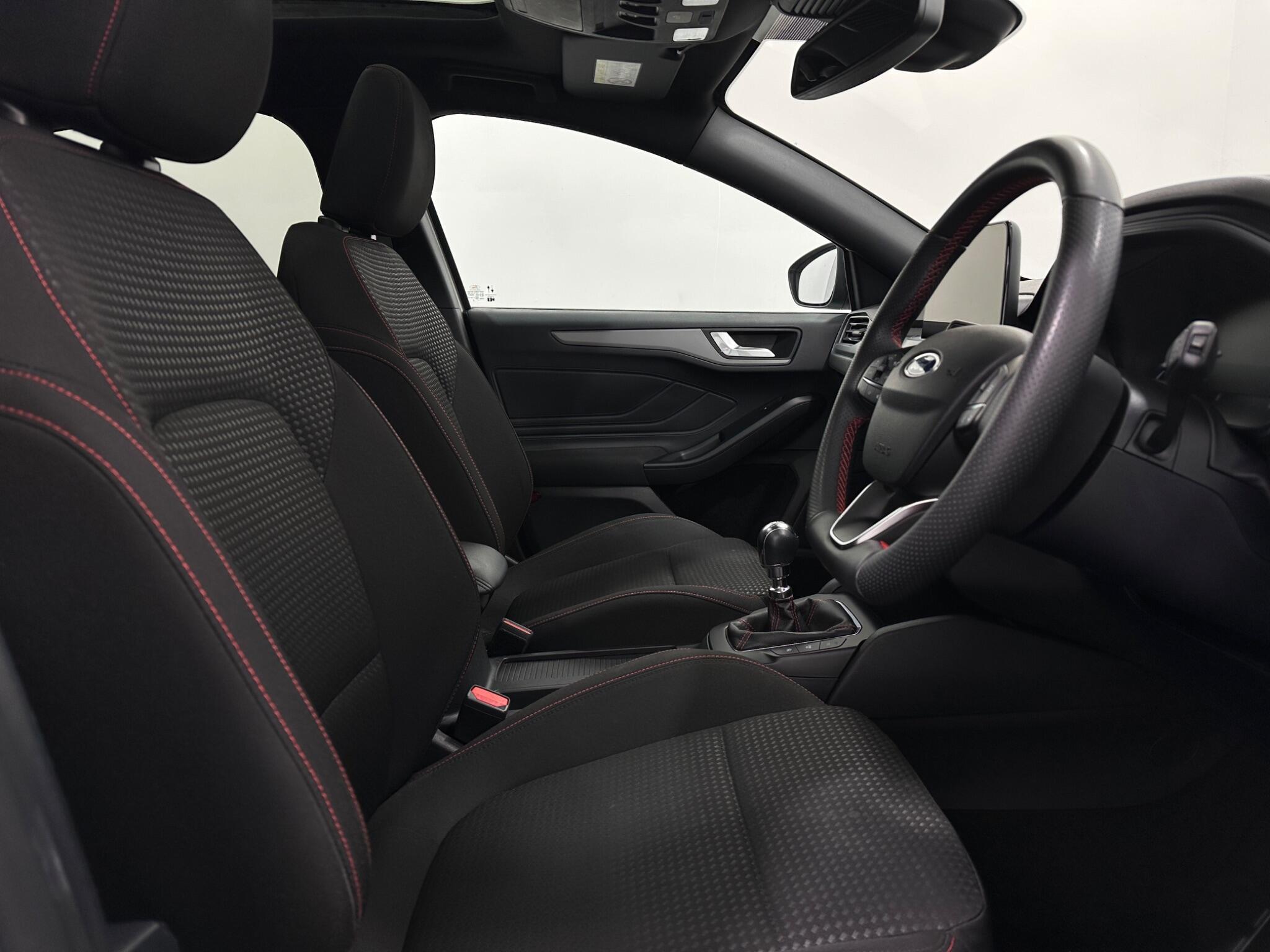 Ford Focus view 31