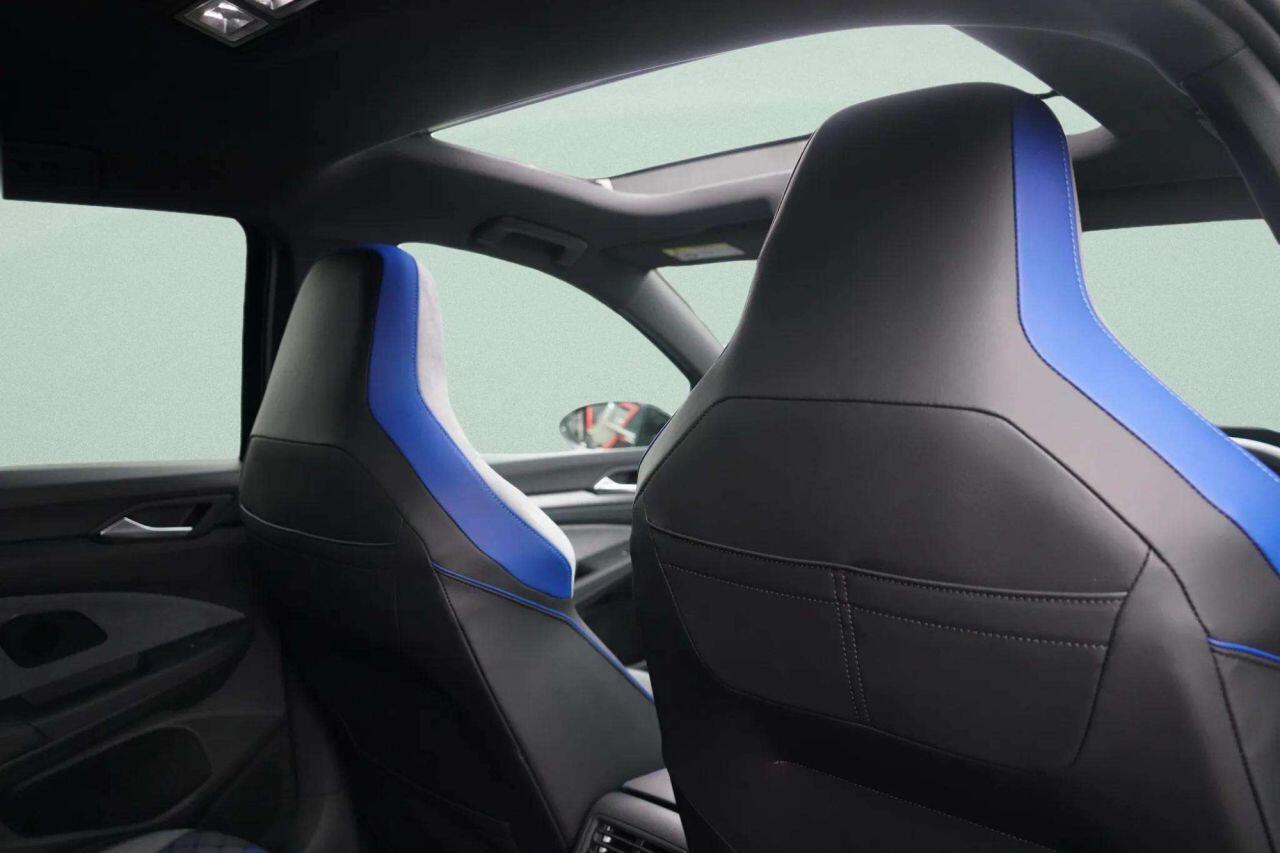 Volkswagen Golf view 18