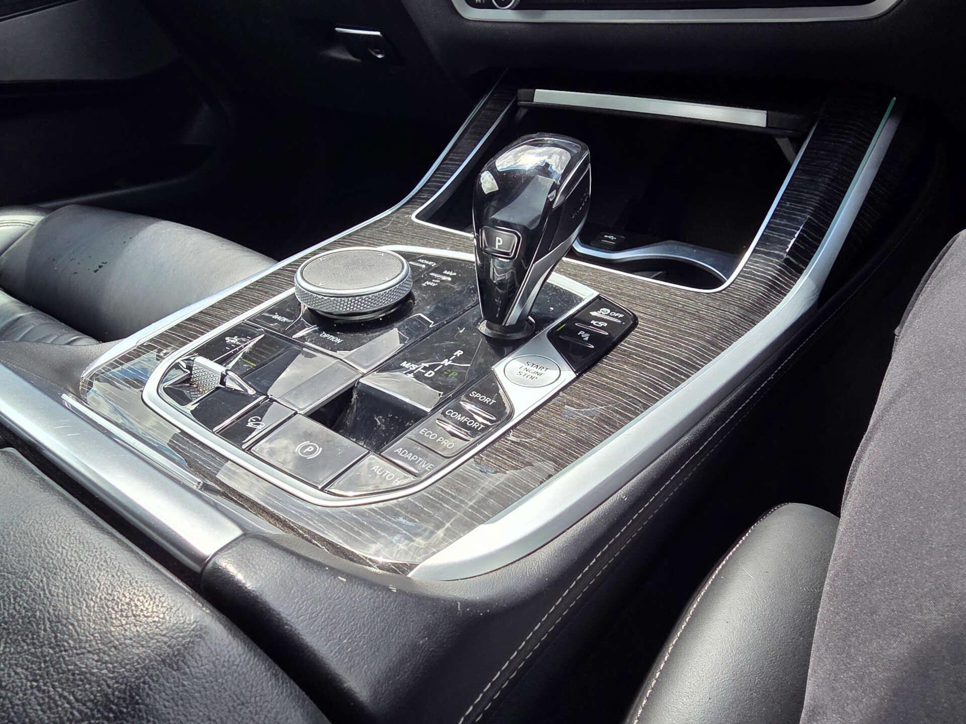BMW X7 view 45