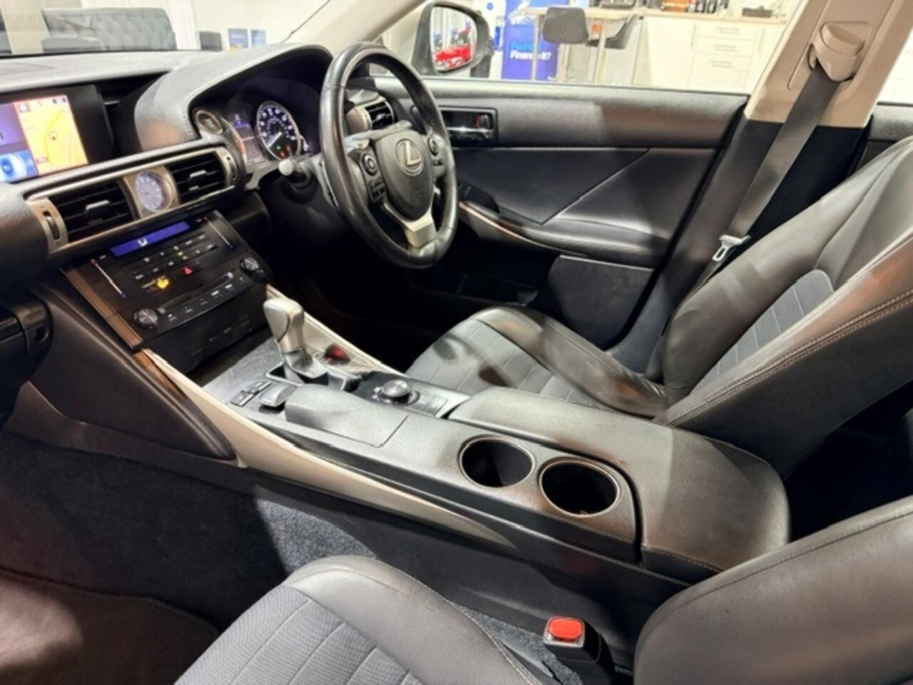 Lexus IS view 12