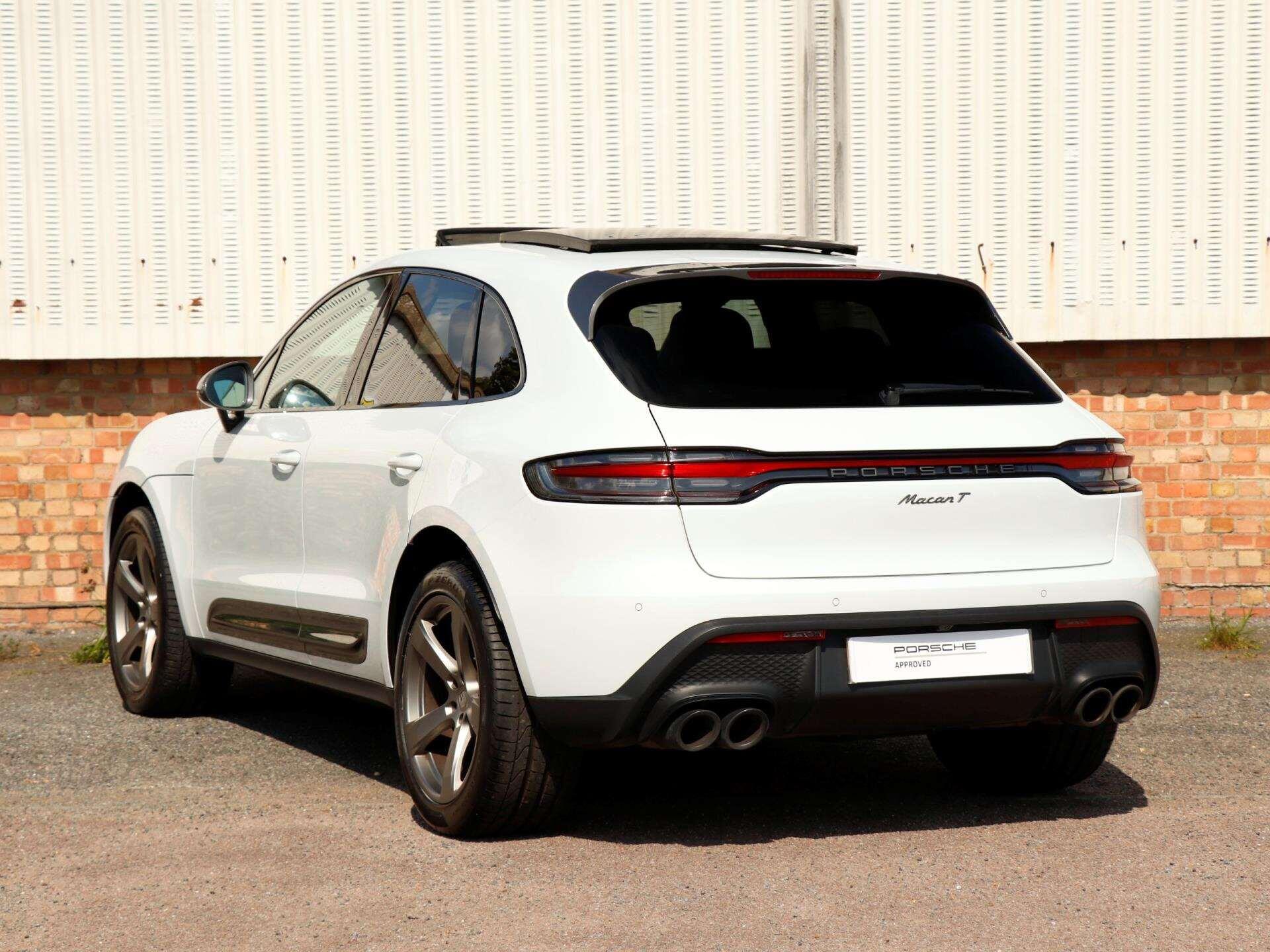Porsche Macan view 38