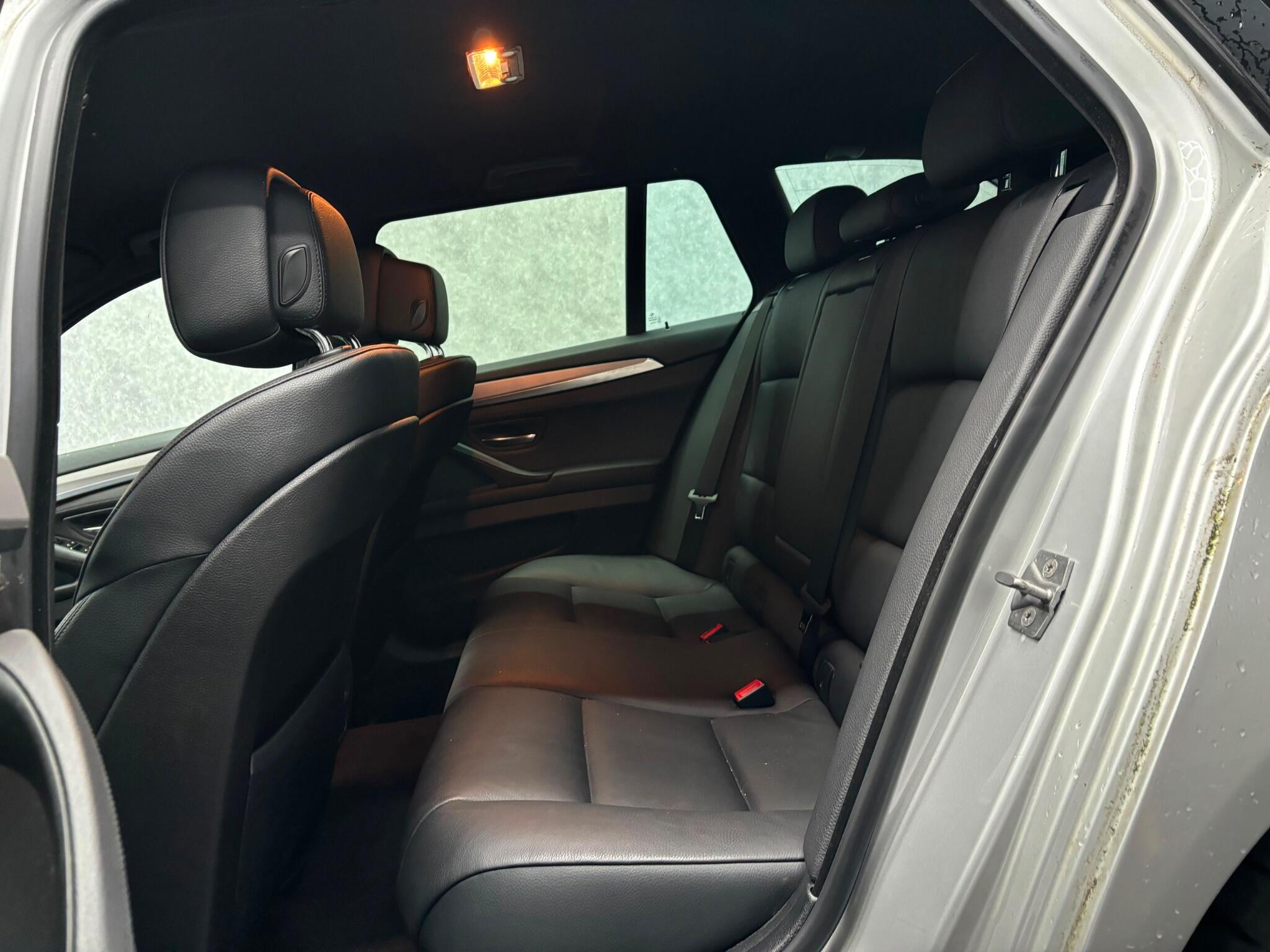 BMW 5 Series view 5