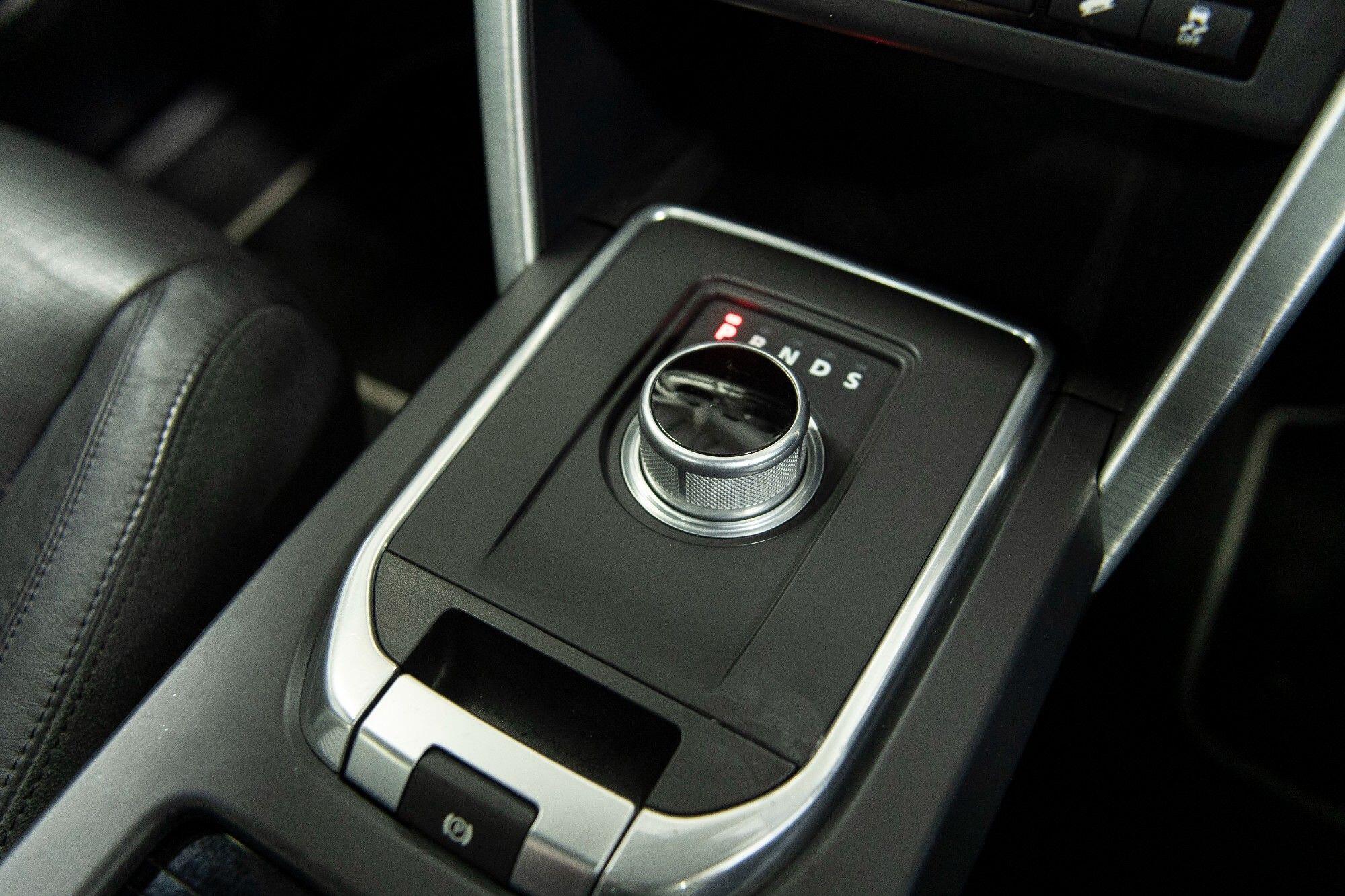Land Rover Discovery Sport view 29