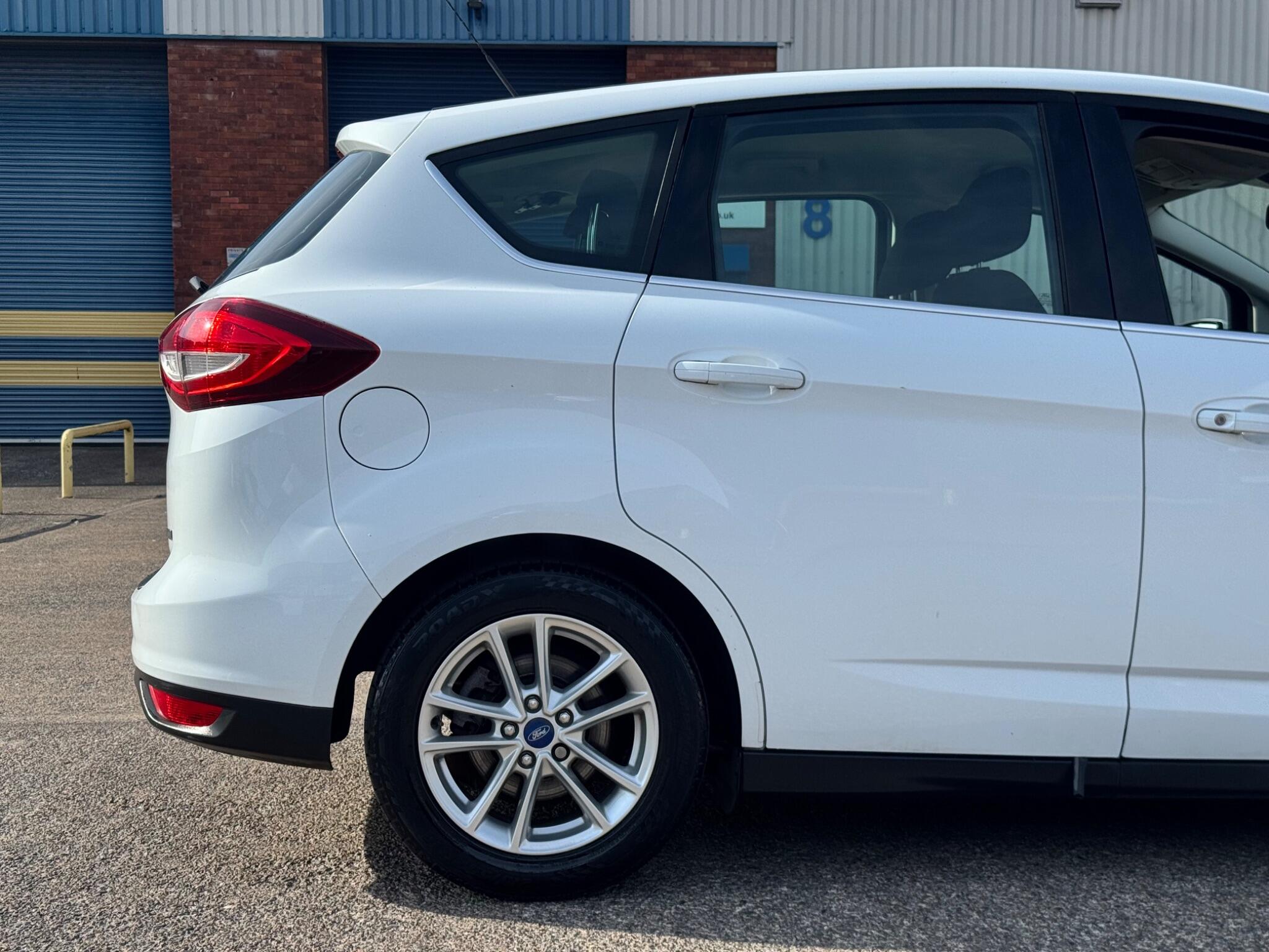 Ford C-Max view 11