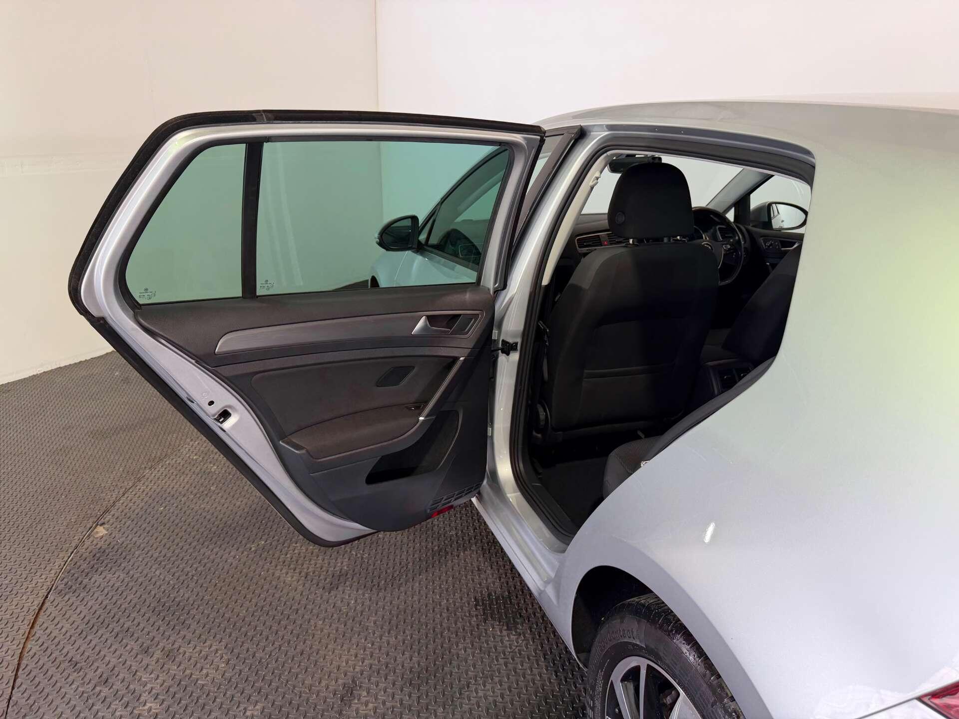 Volkswagen Golf view 53