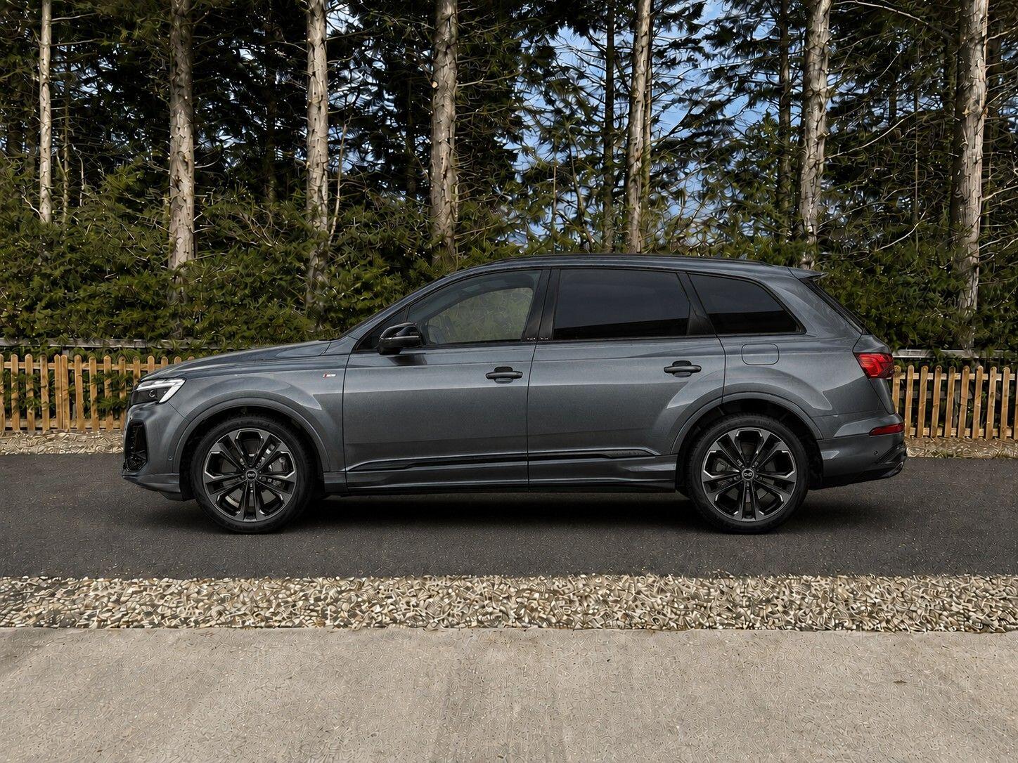 Audi Q7 view 2