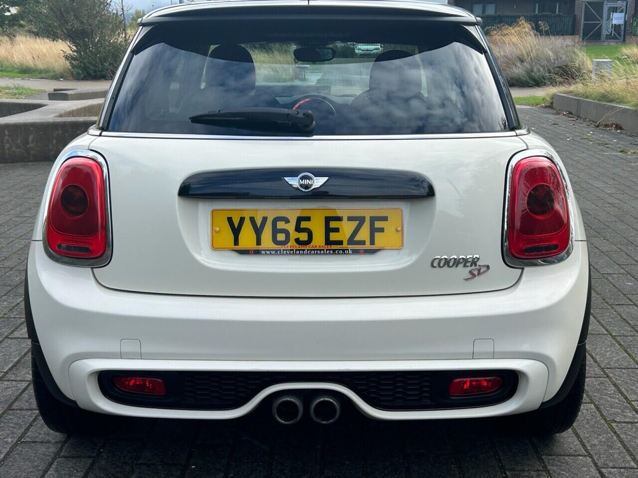 Mini Hatch view 12