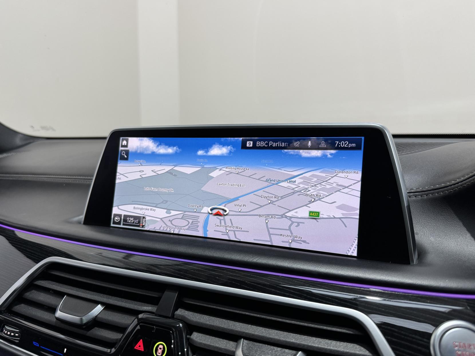BMW 7 Series view 27
