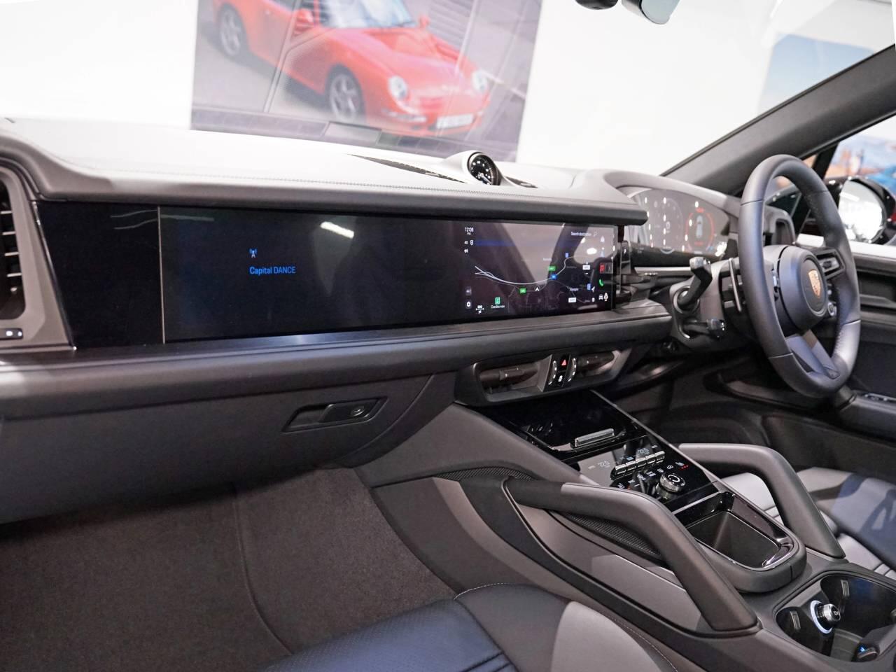 Porsche Cayenne view 13
