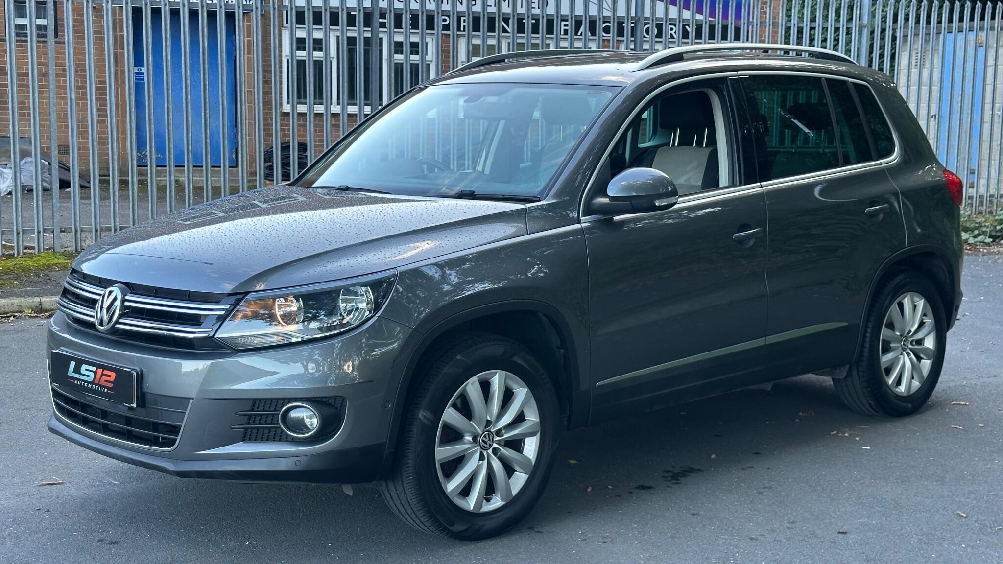 Volkswagen Tiguan view 3