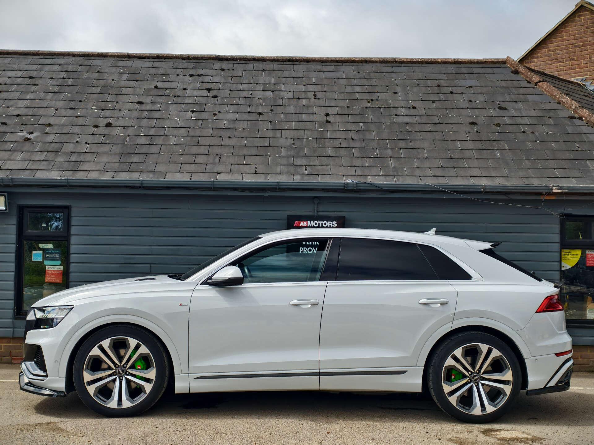 Audi Q8 view 15