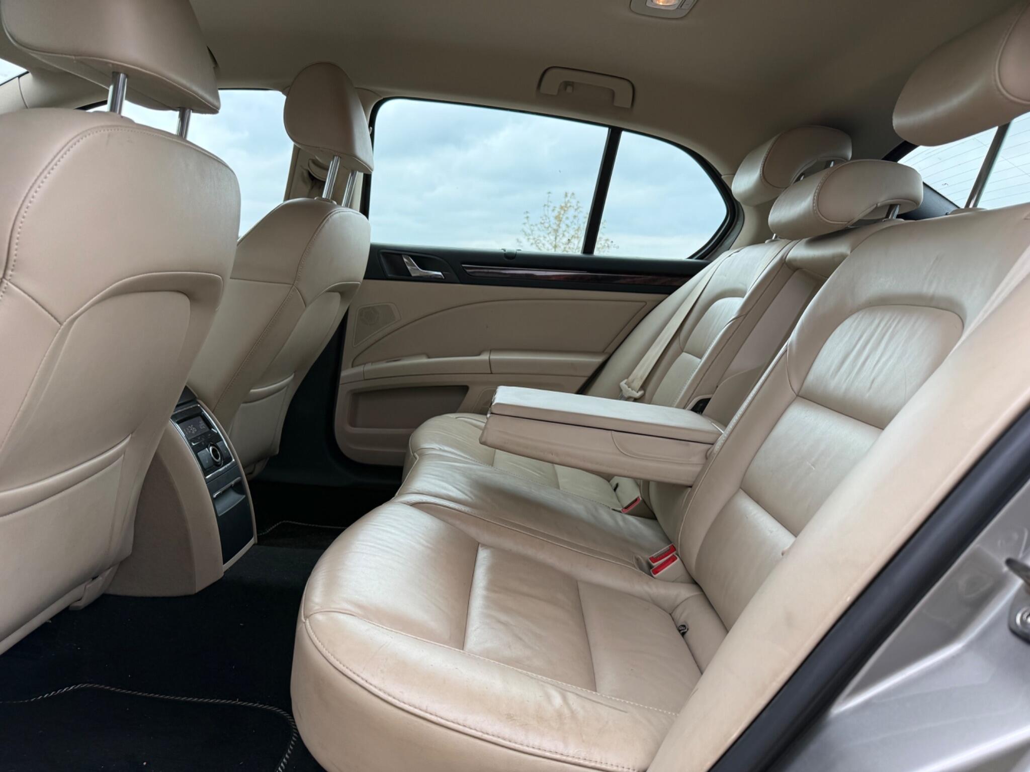 Skoda Superb view 8