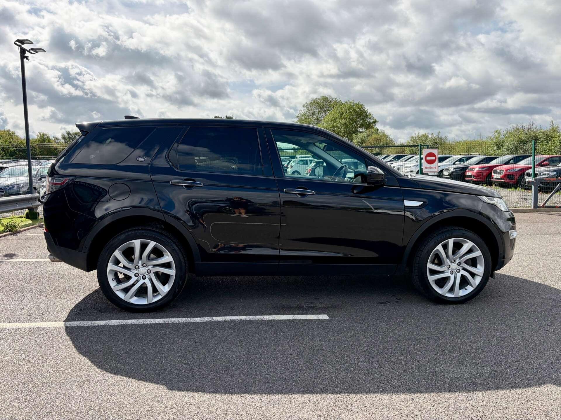 Land Rover Discovery Sport view 9