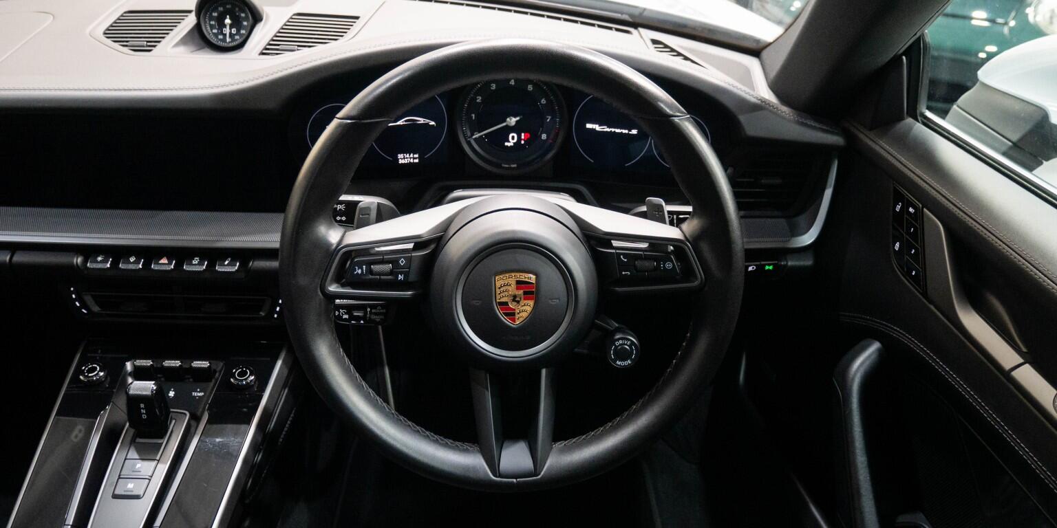 Porsche 911 view 22