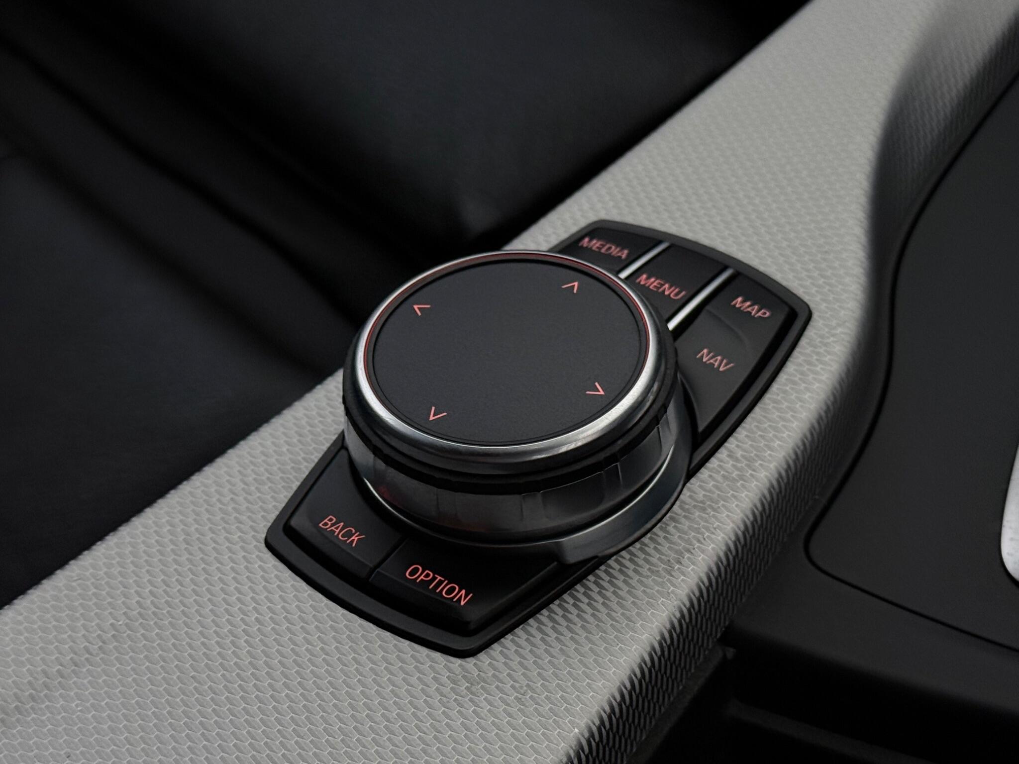 BMW 3 Series view 22