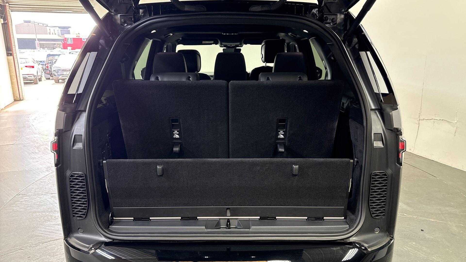 Land Rover Discovery view 10