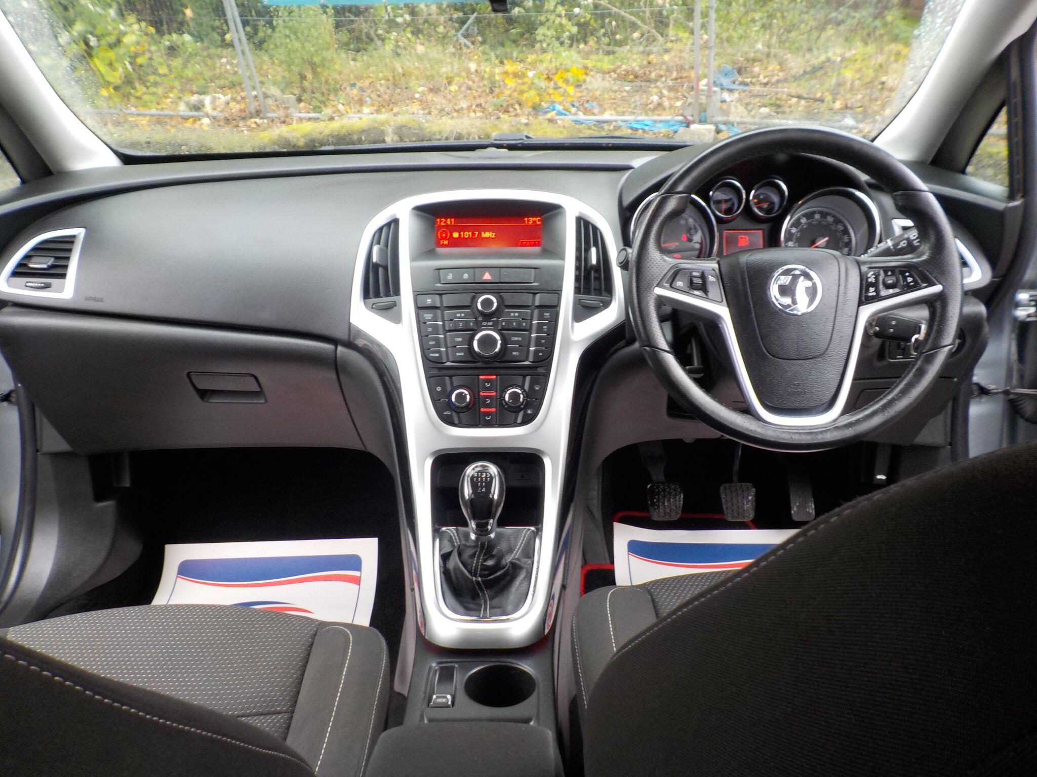 Vauxhall Astra 1.4 16v SRi Euro 5 5dr