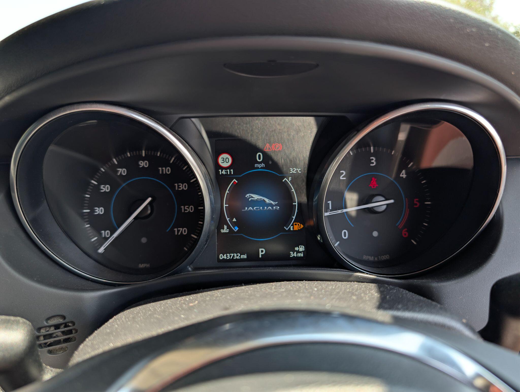 Jaguar Xe view 6