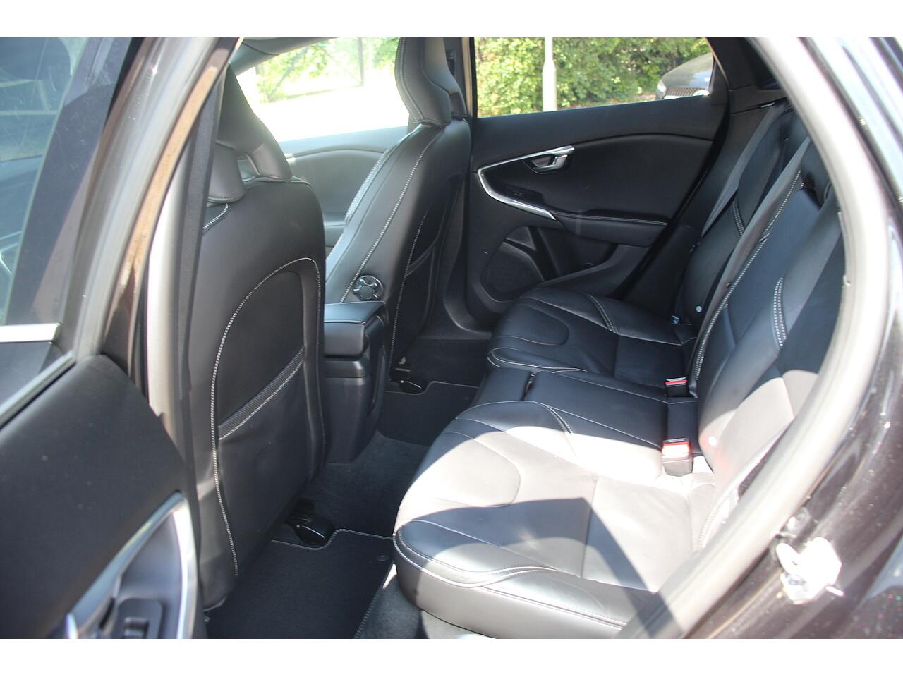 Volvo V40 view 17