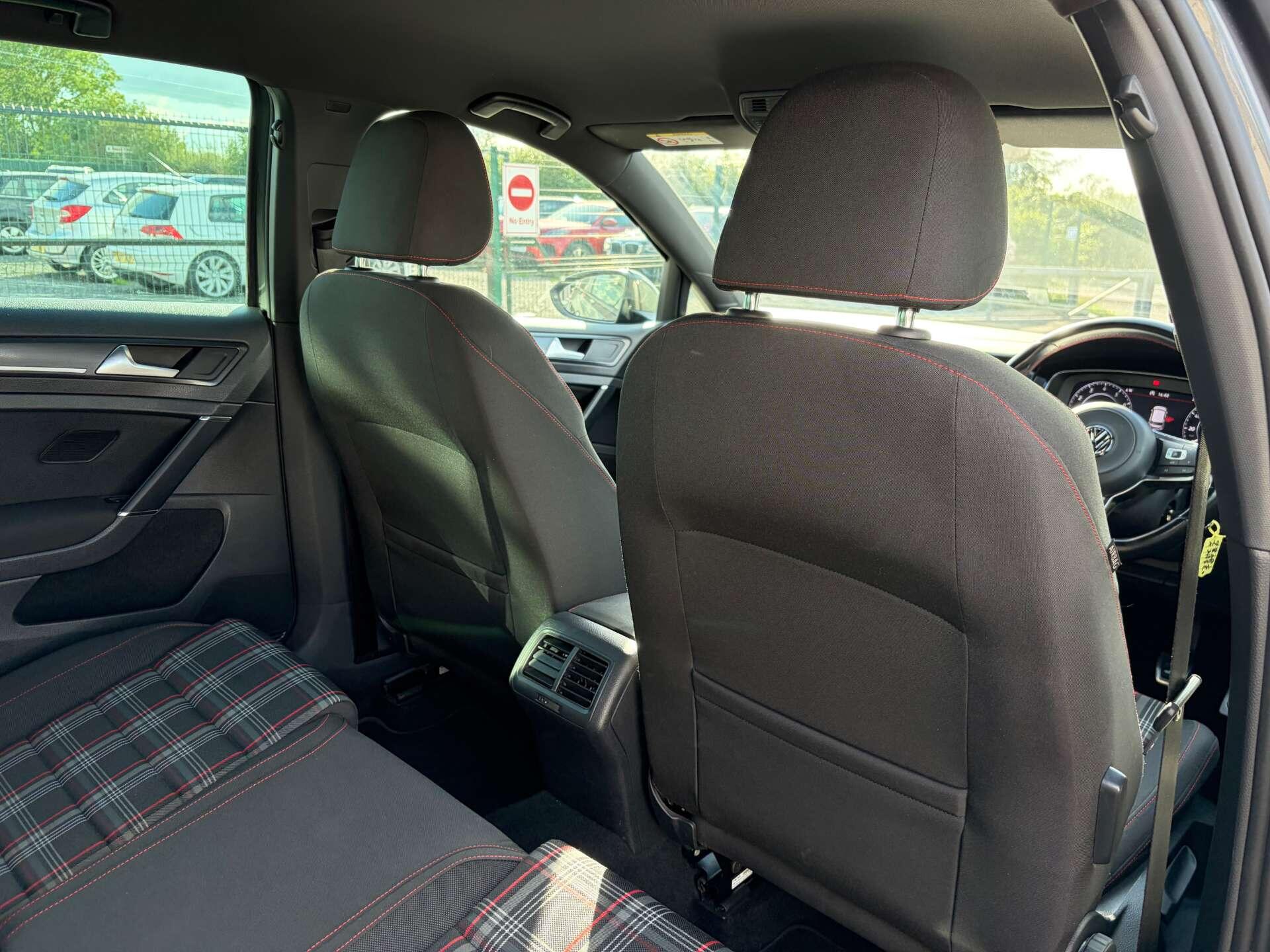 Volkswagen Golf view 29