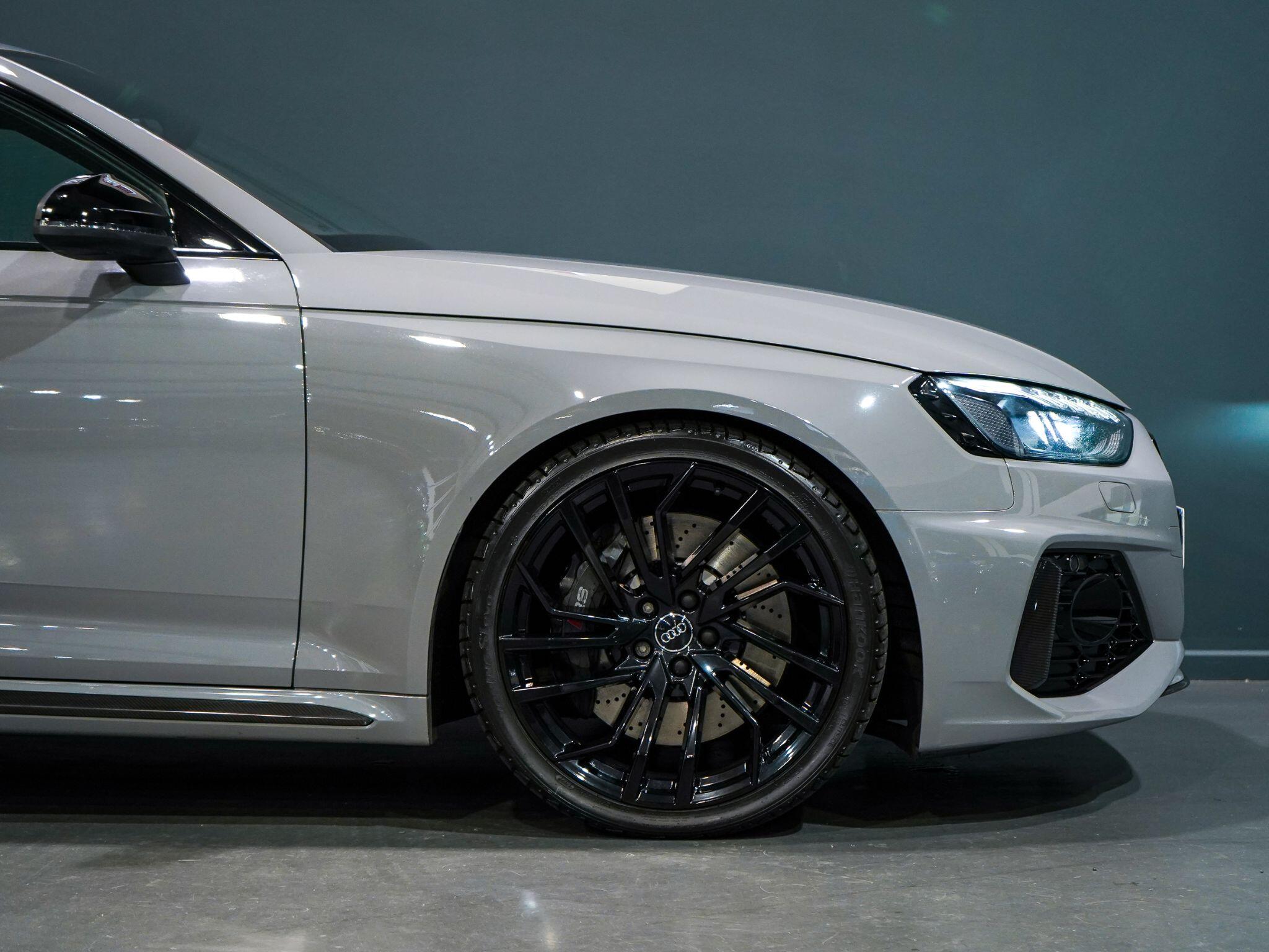 Audi RS4 view 38