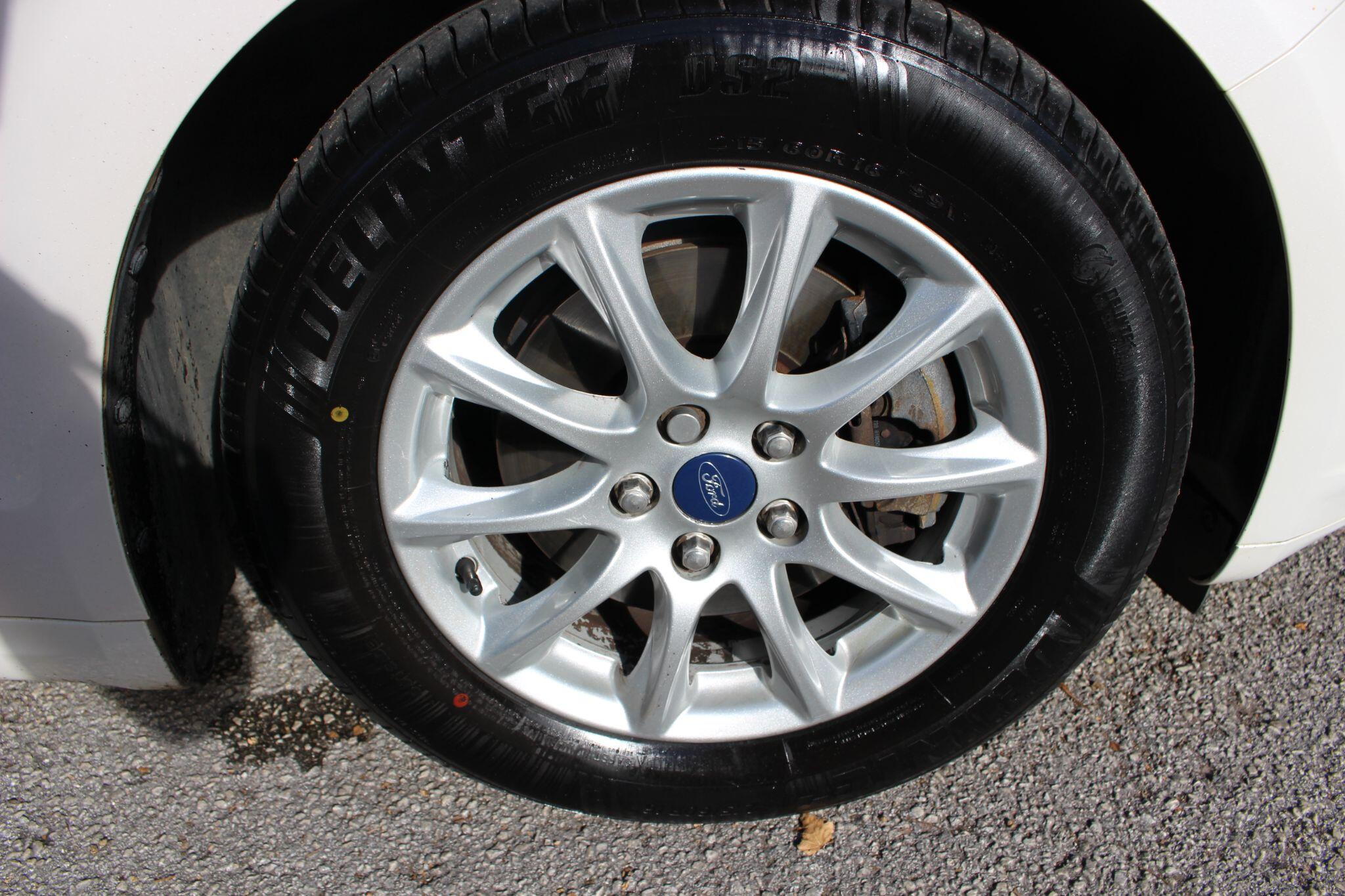 Ford Mondeo view 29