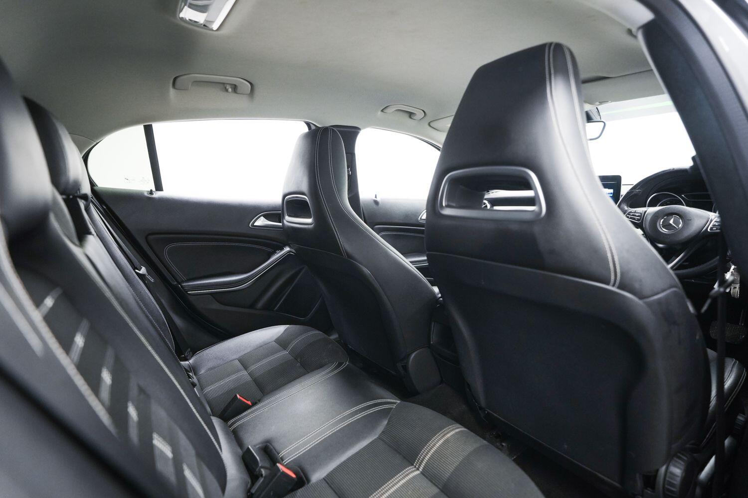 Mercedes-Benz Gla view 13