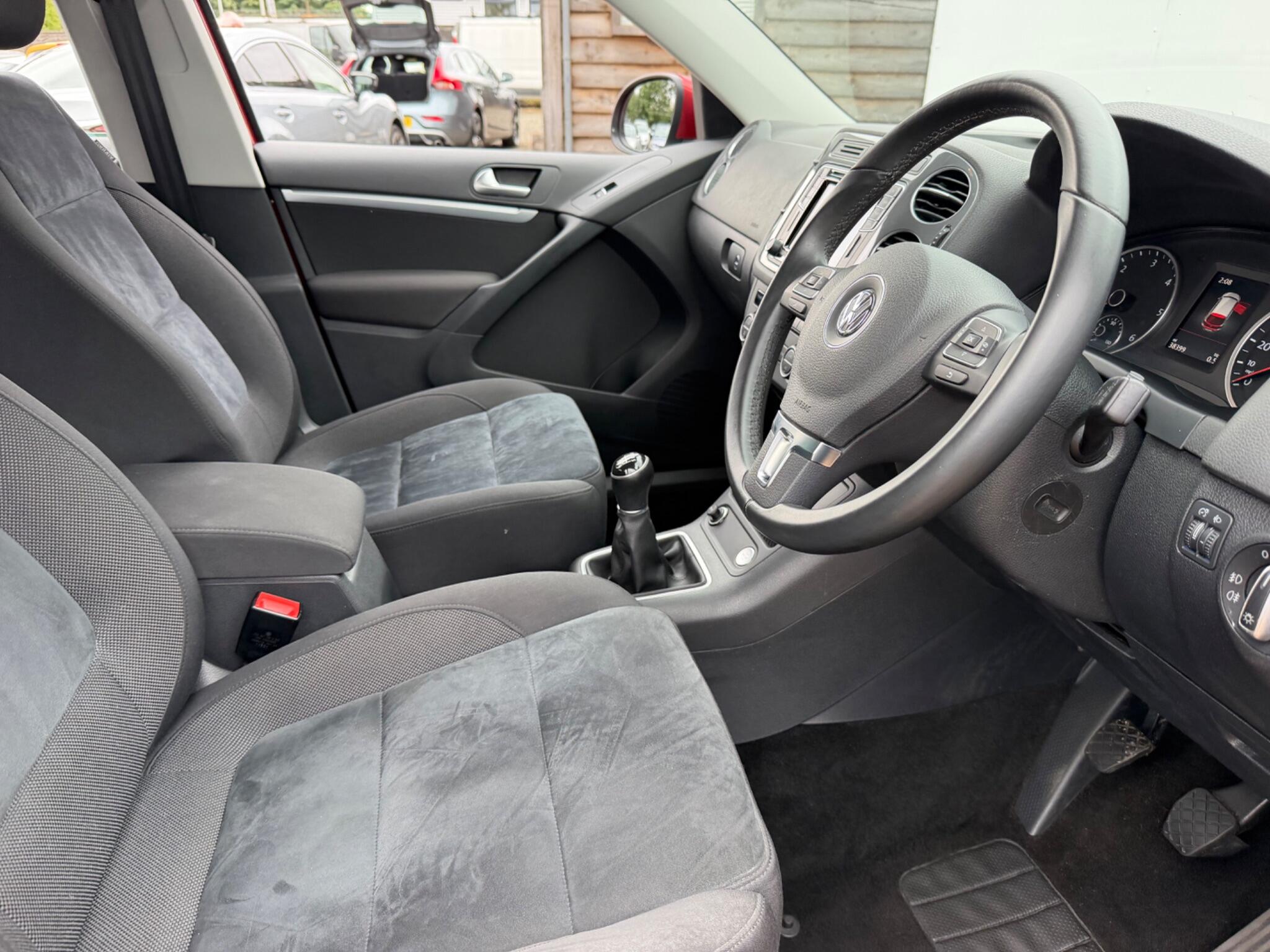 Volkswagen Tiguan view 16