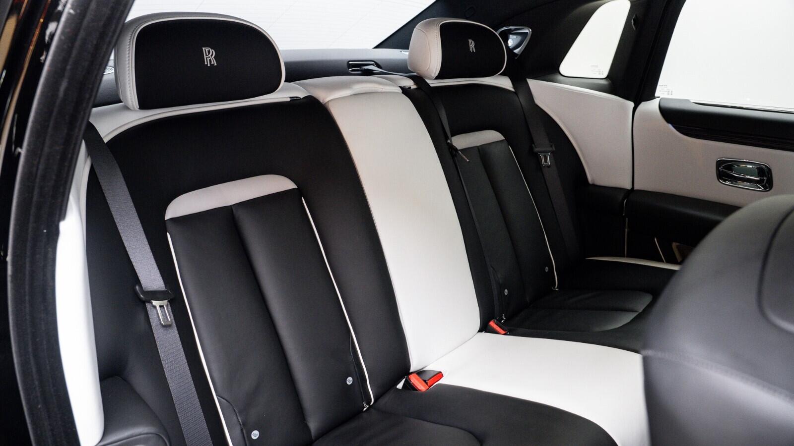 Rolls-Royce Ghost view 9