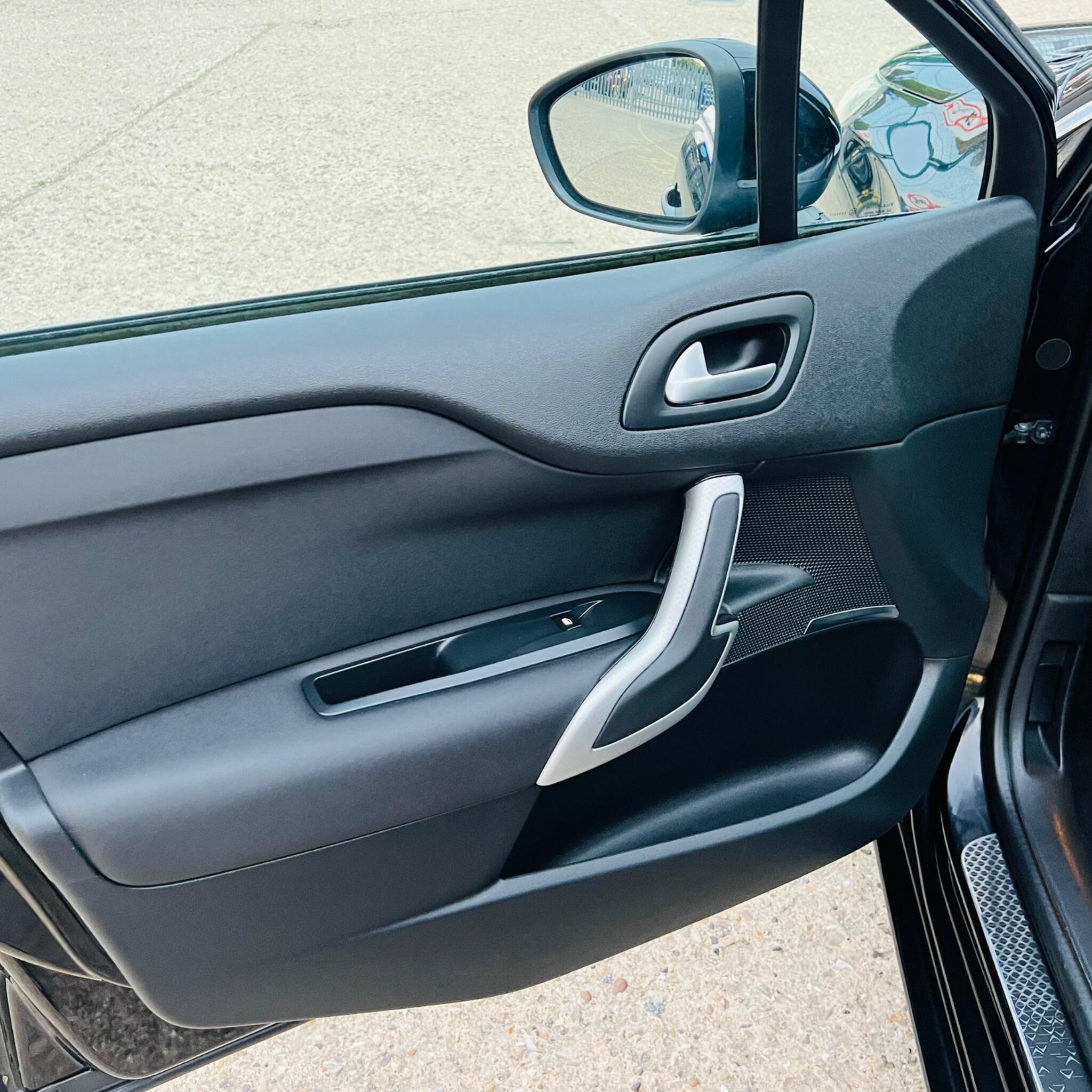 DS Automobiles DS 4 Crossback view 10