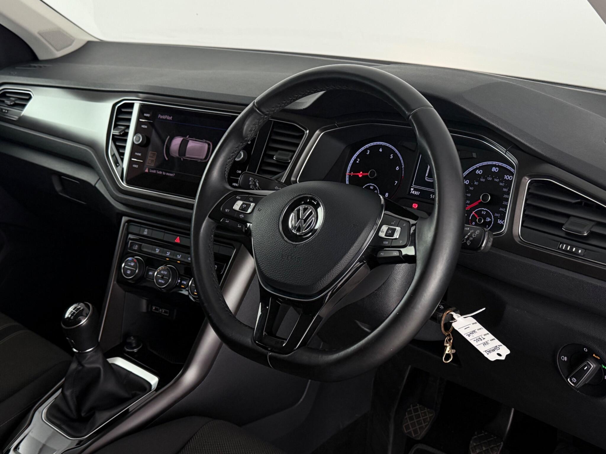 Volkswagen T-Roc view 3