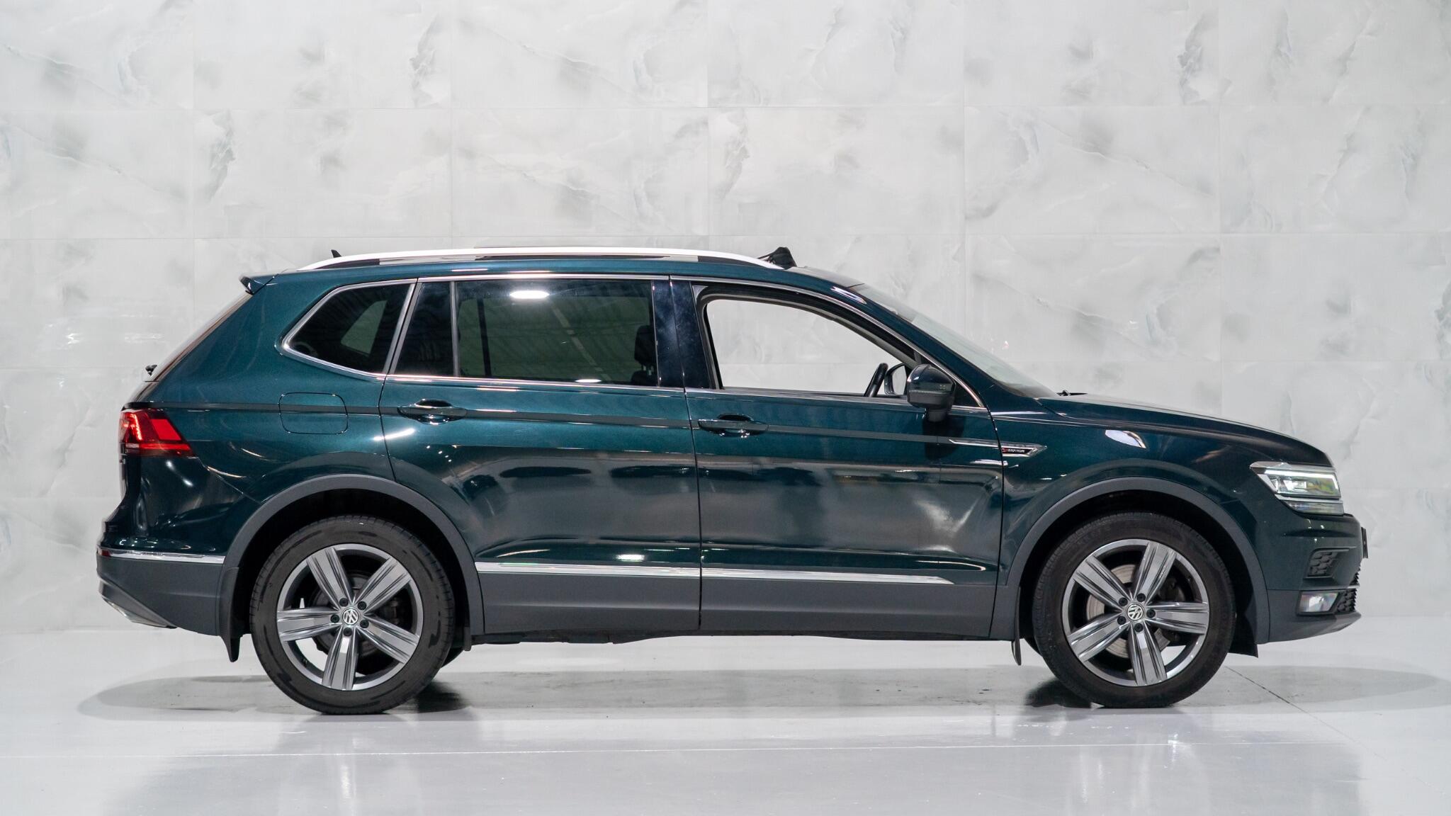 Volkswagen Tiguan Allspace view 8