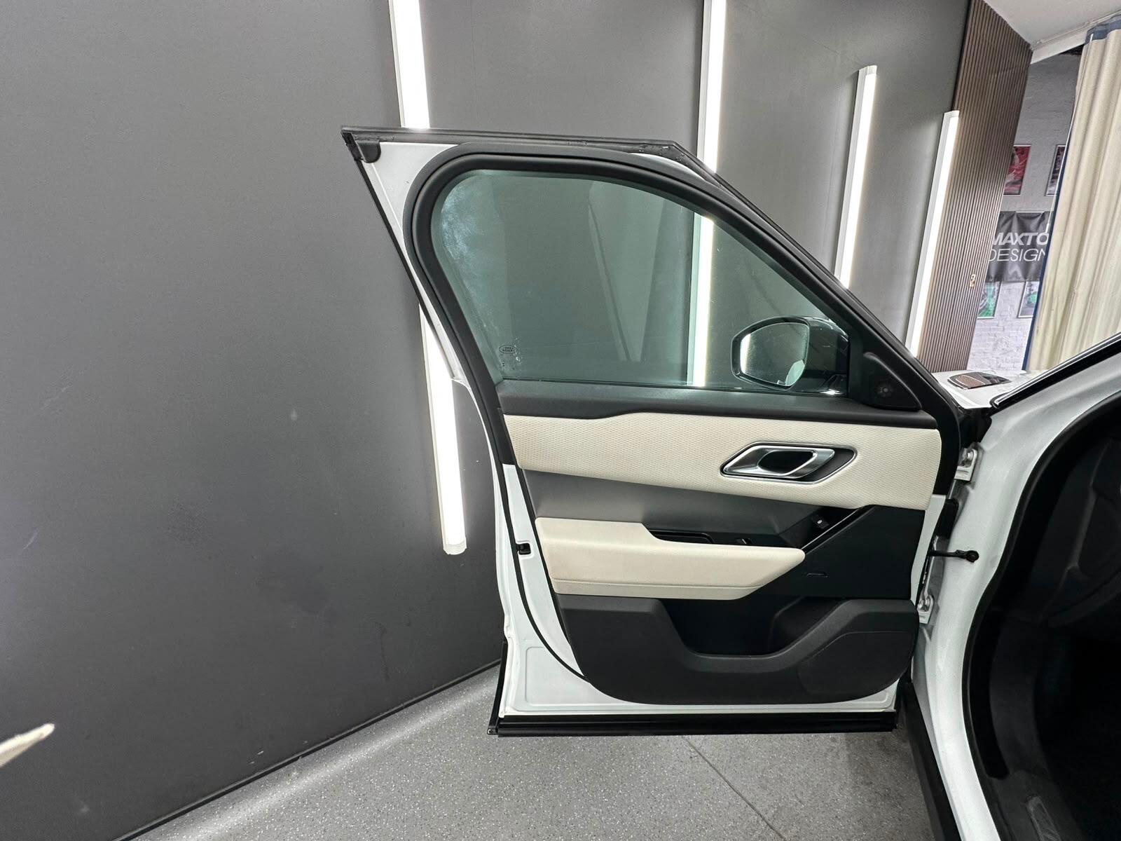 Land Rover Range Rover Velar view 26